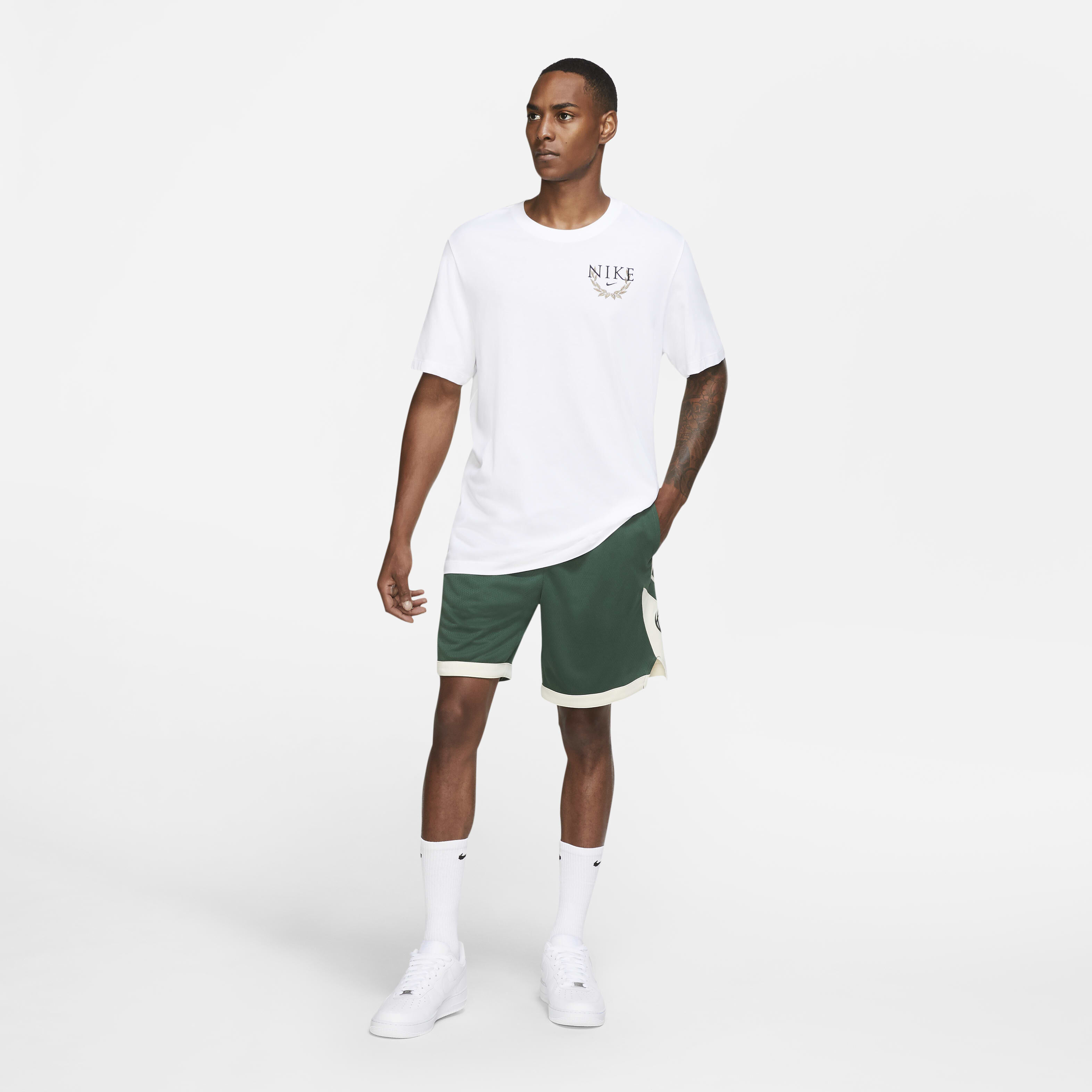 Milwaukee Bucks Icon Edition image number 8