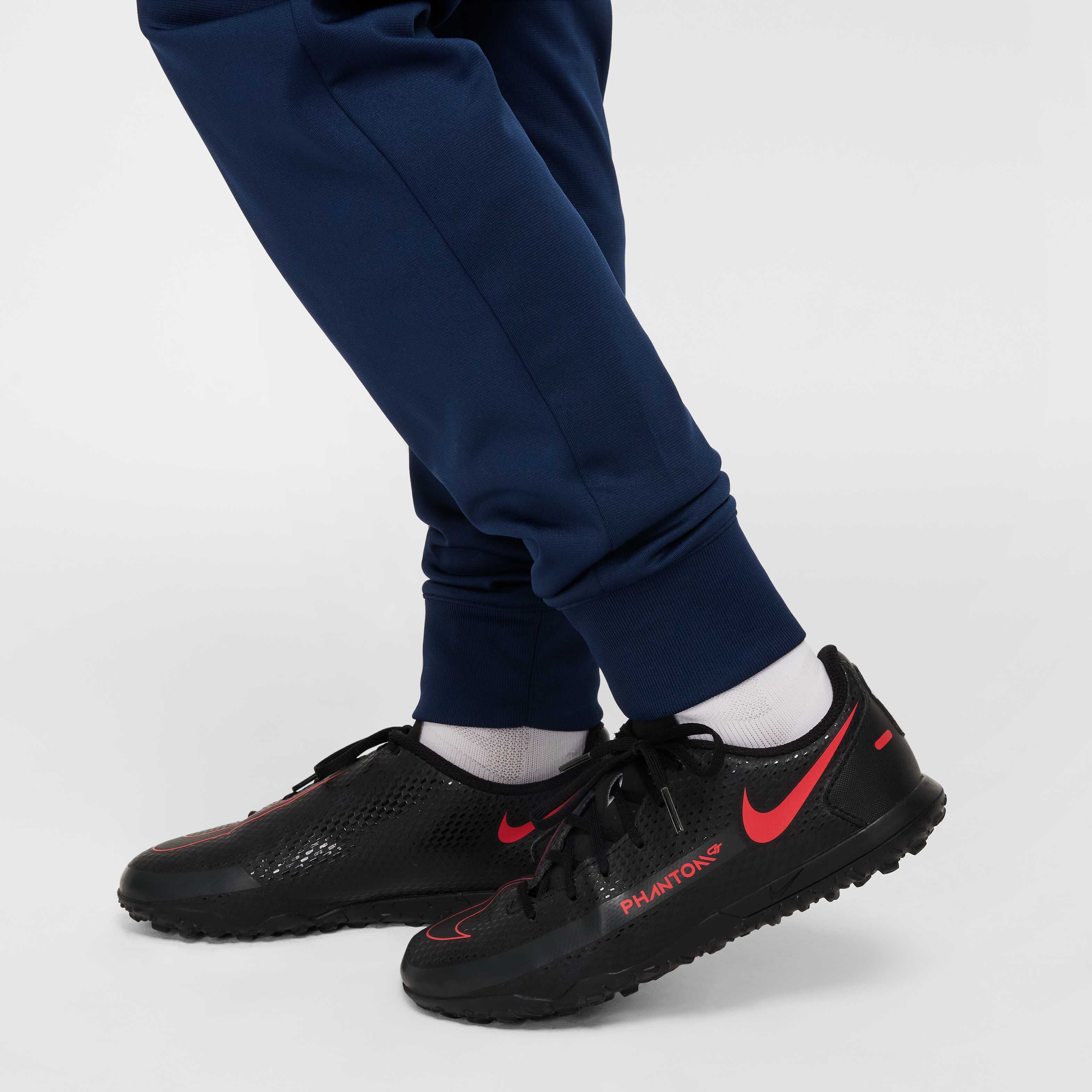 Pairis Saint-Germain Strike image number 12