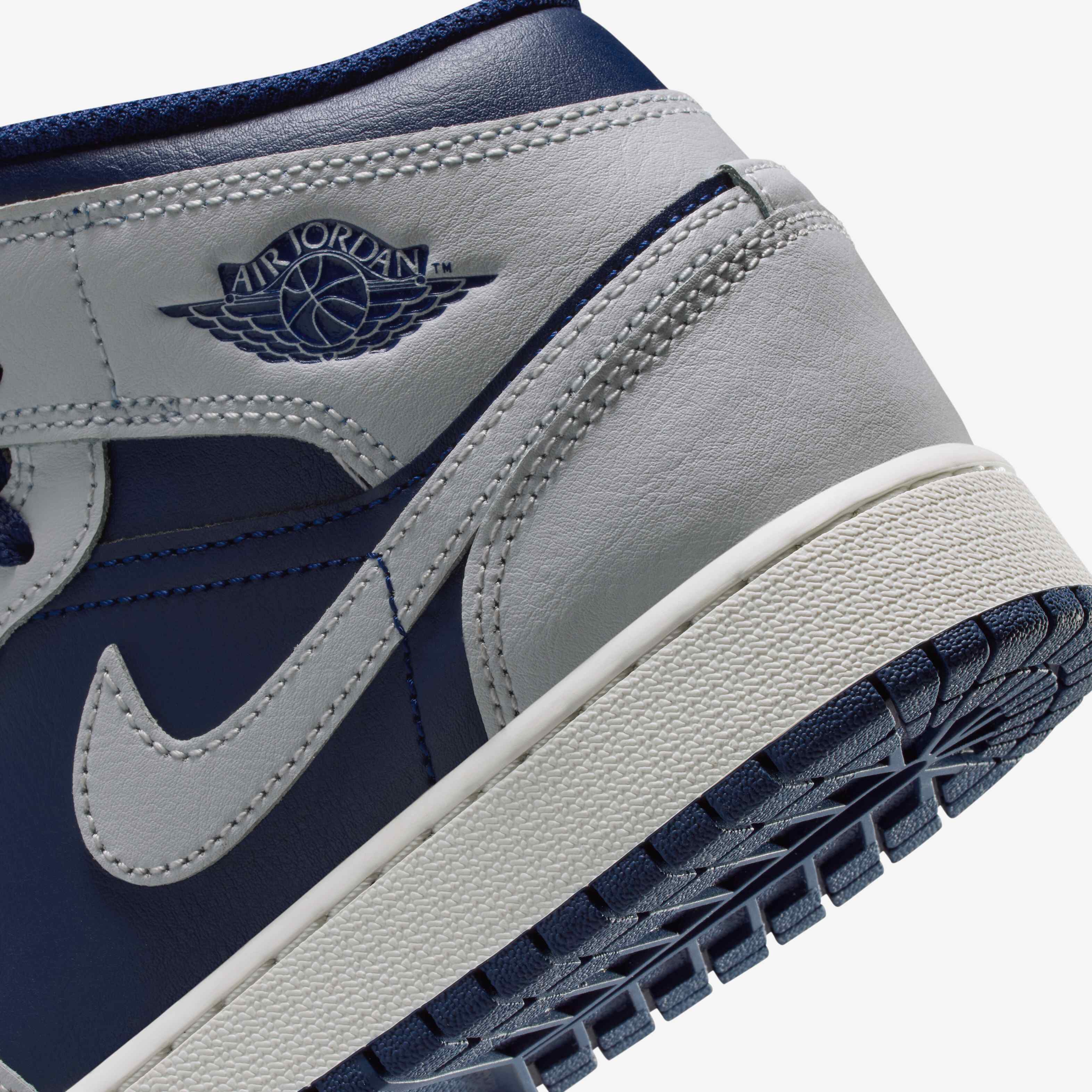 Air Jordan 1 Mid image number 7