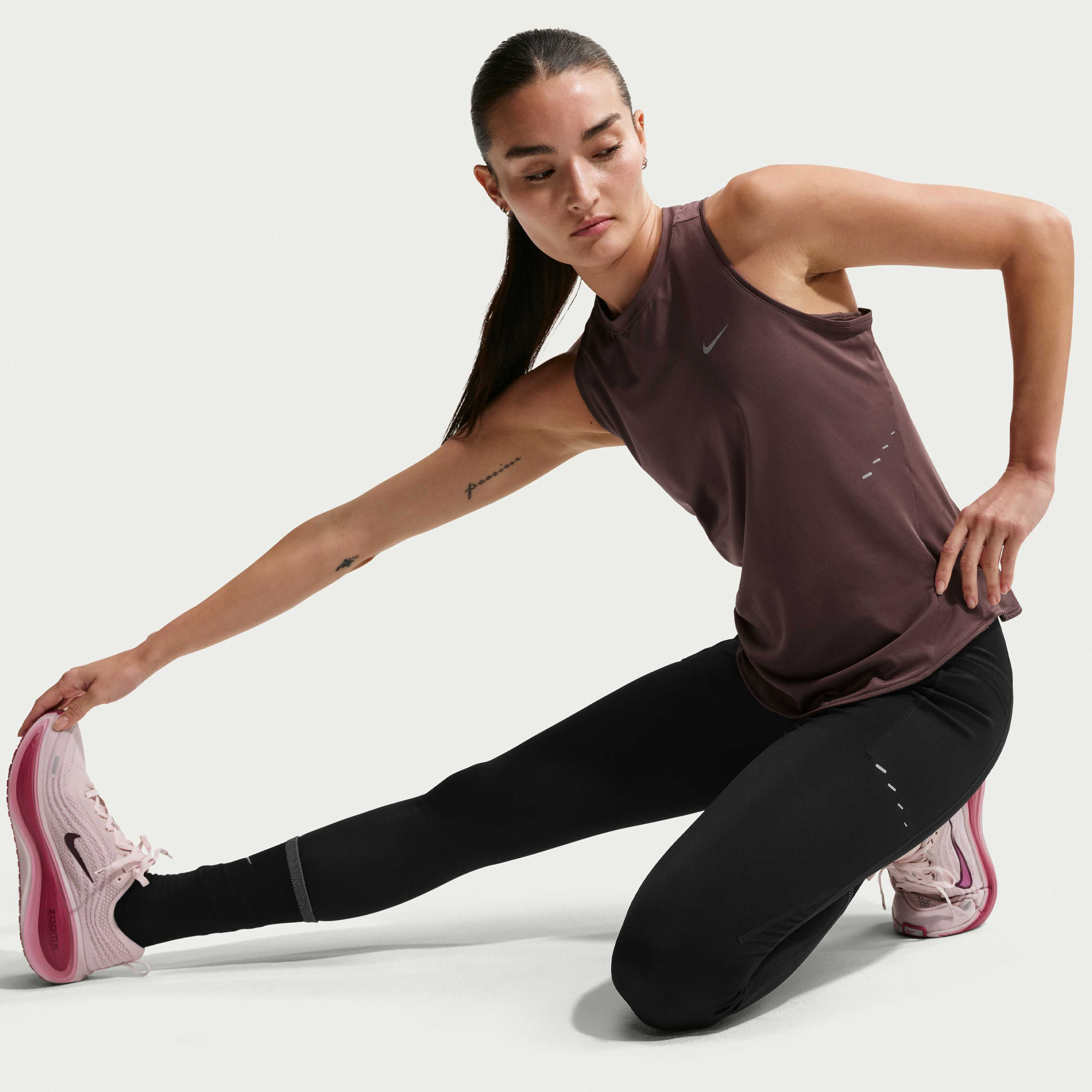 Nike Swift image number 2