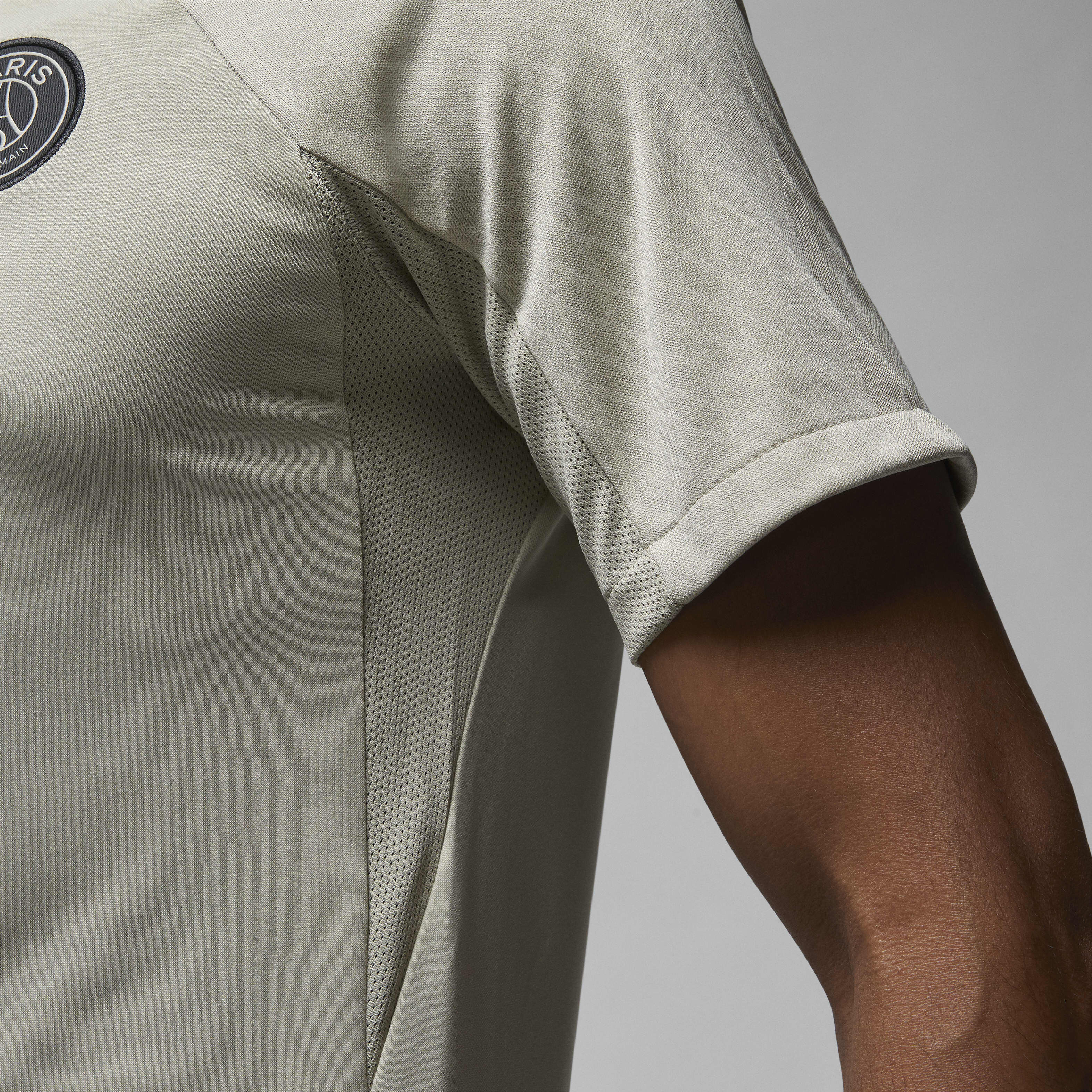 Paris Saint-Germain Strike Third image number 4