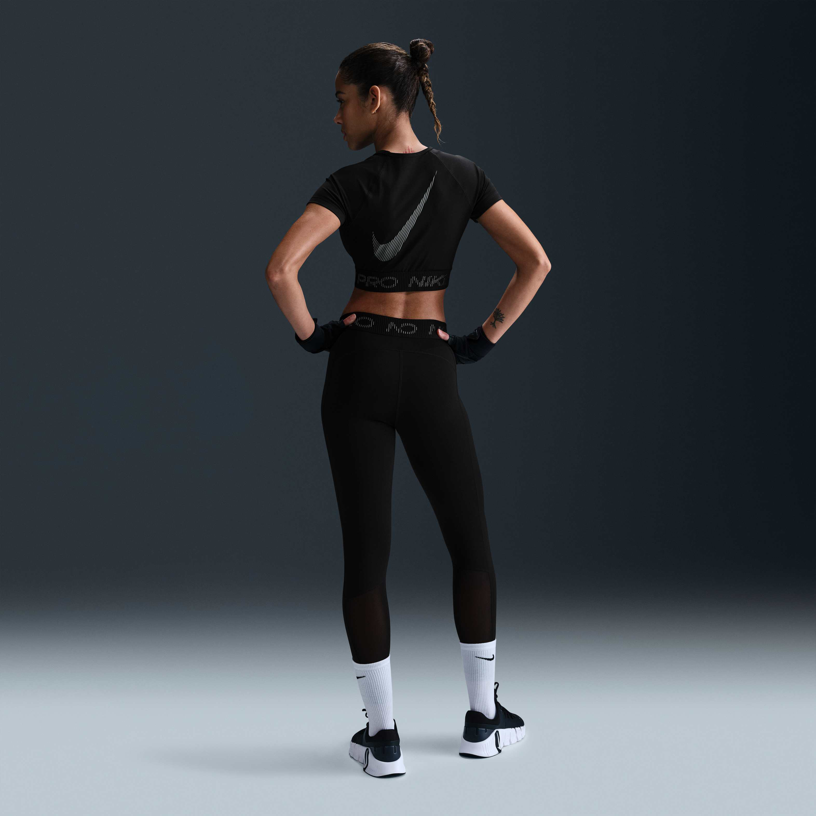 Nike Pro image number 4