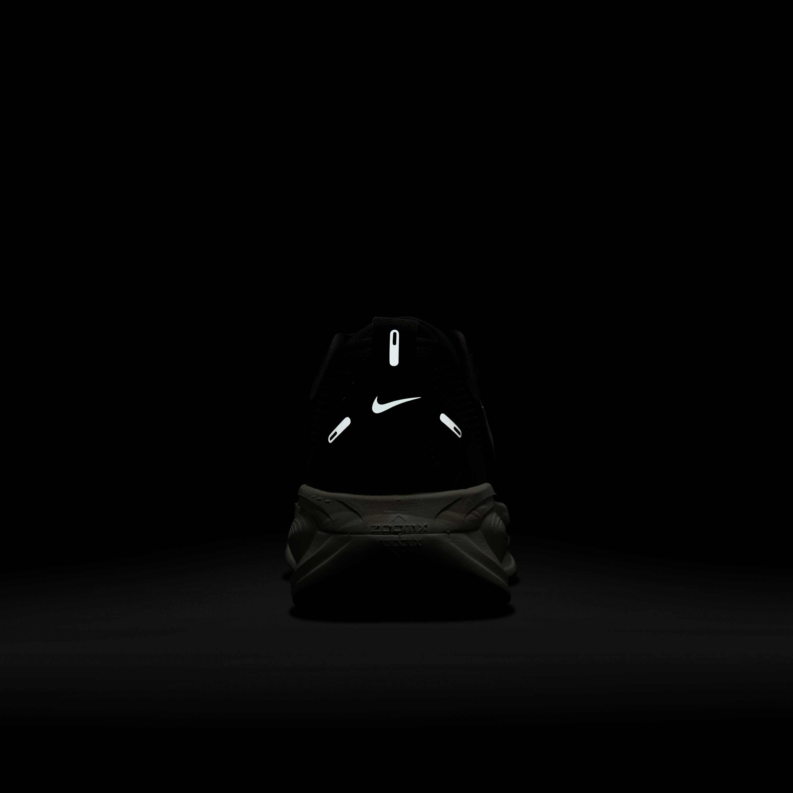 Nike Vomero 18 image number 8