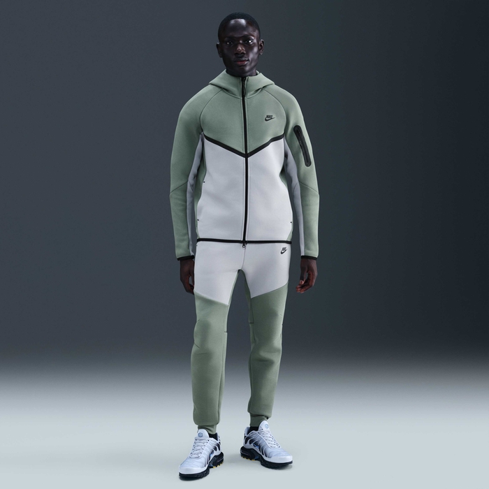 Nike Tech image number 3 Nike Tech image number 3