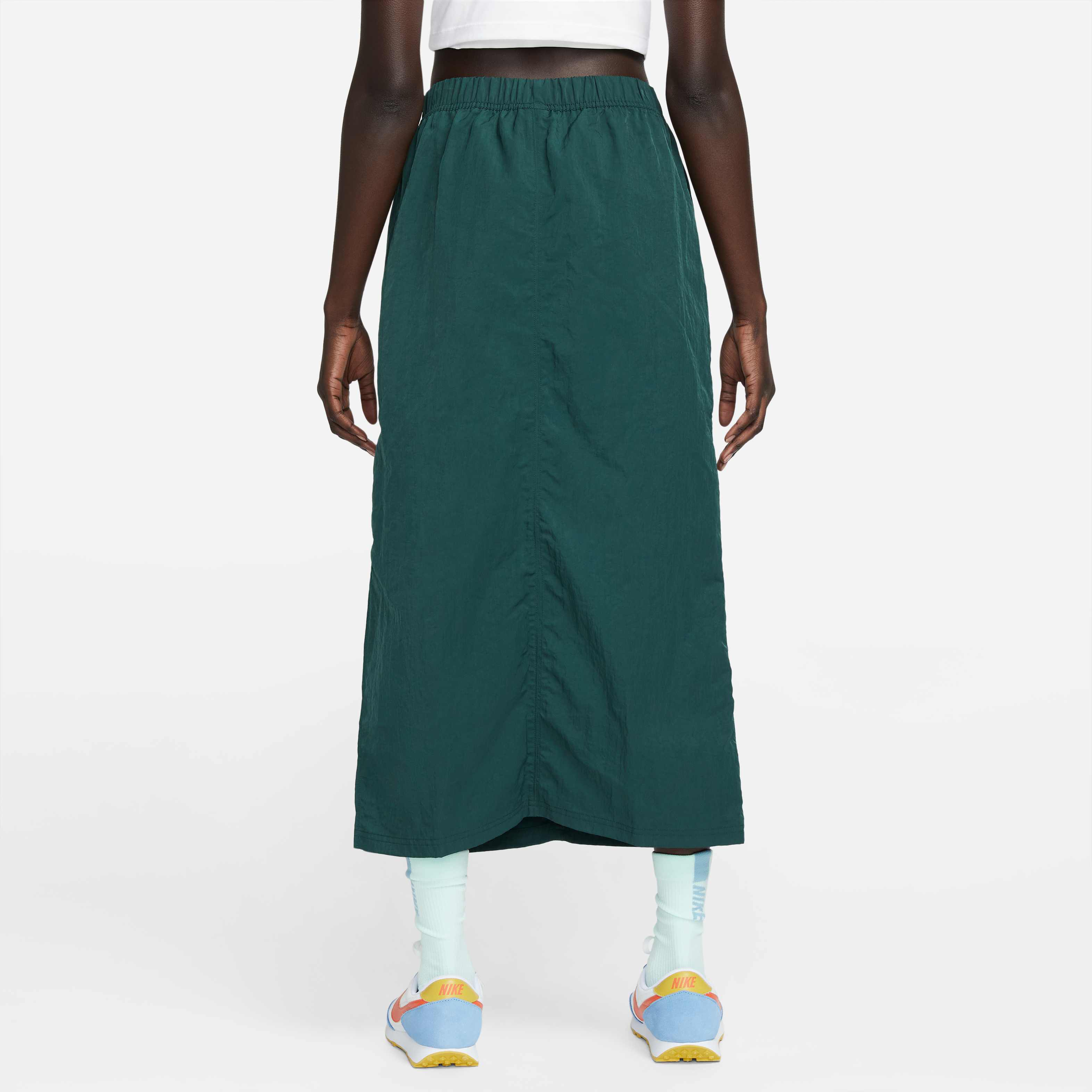 Nike Sportswear Essential image number 1