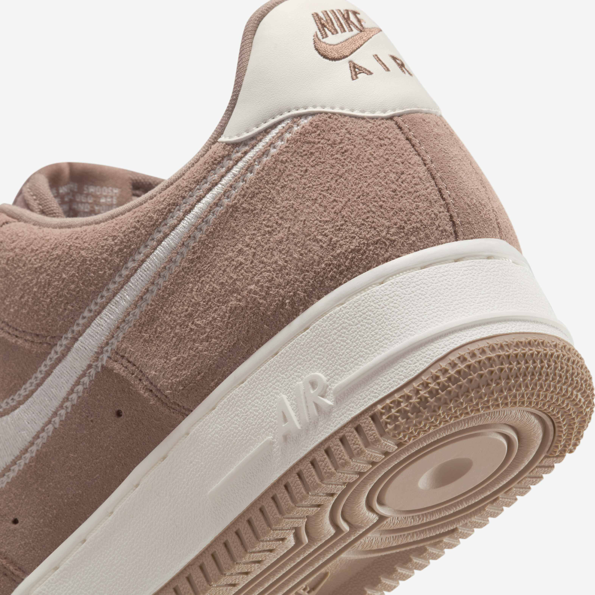 [NIKE] メンズ エア フォース 1 ‘07 LV8 Mink Brown/Sail Nike Air Force 1 '07 LV8 Mink Brown Sail On Foot Review
