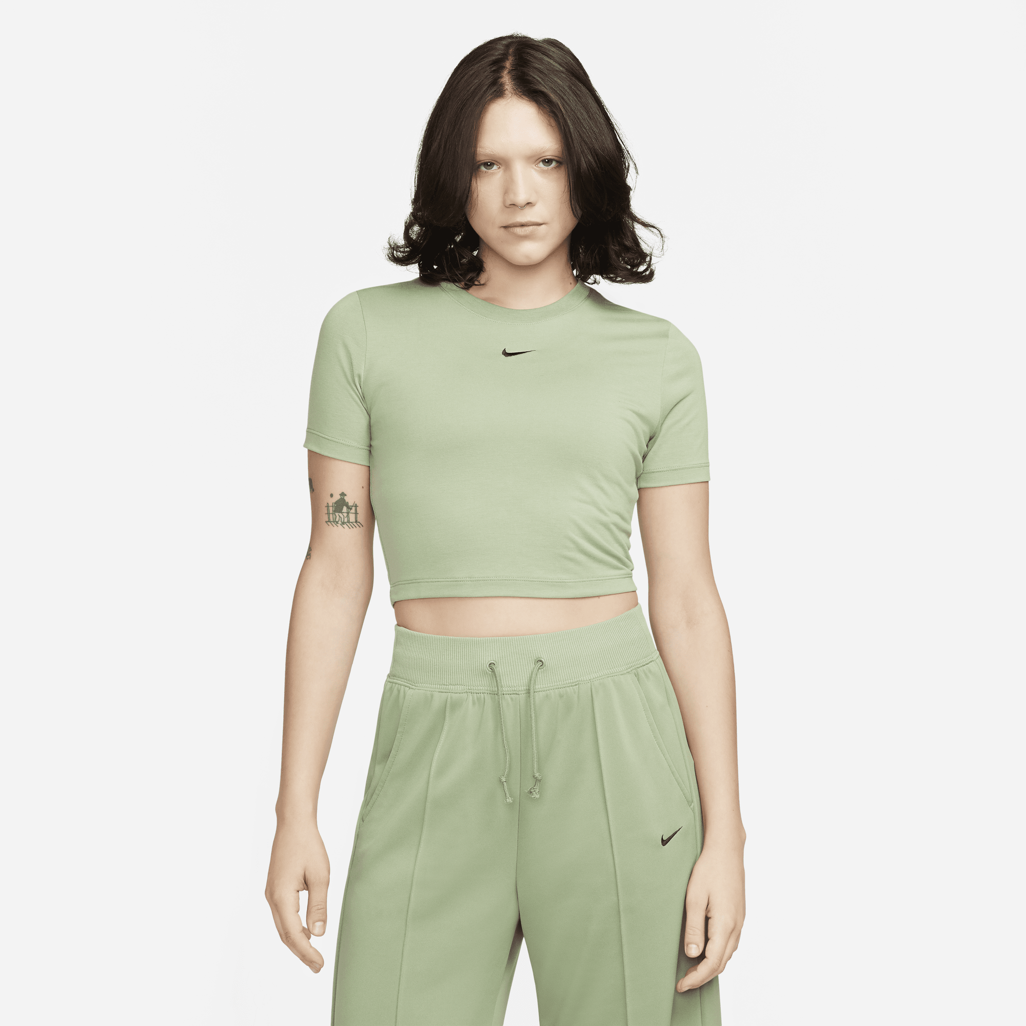 Nike sportswear slim online fit crop top