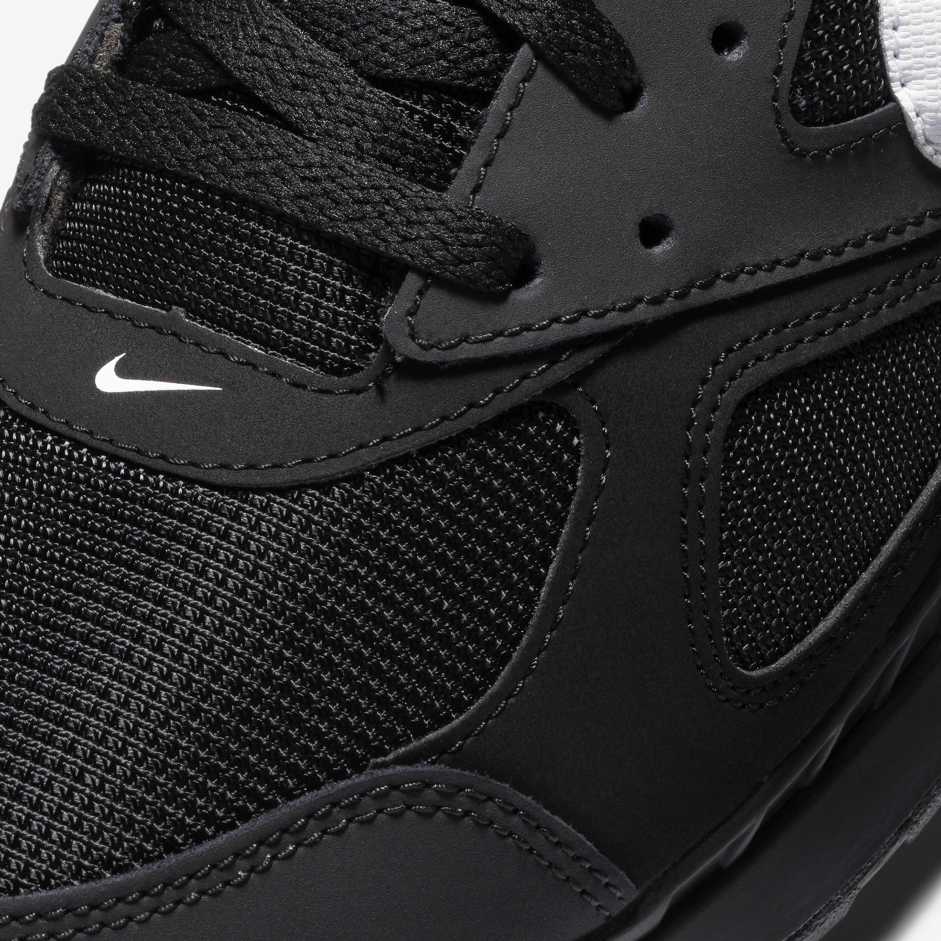 Nike air max ivo triple black on sale