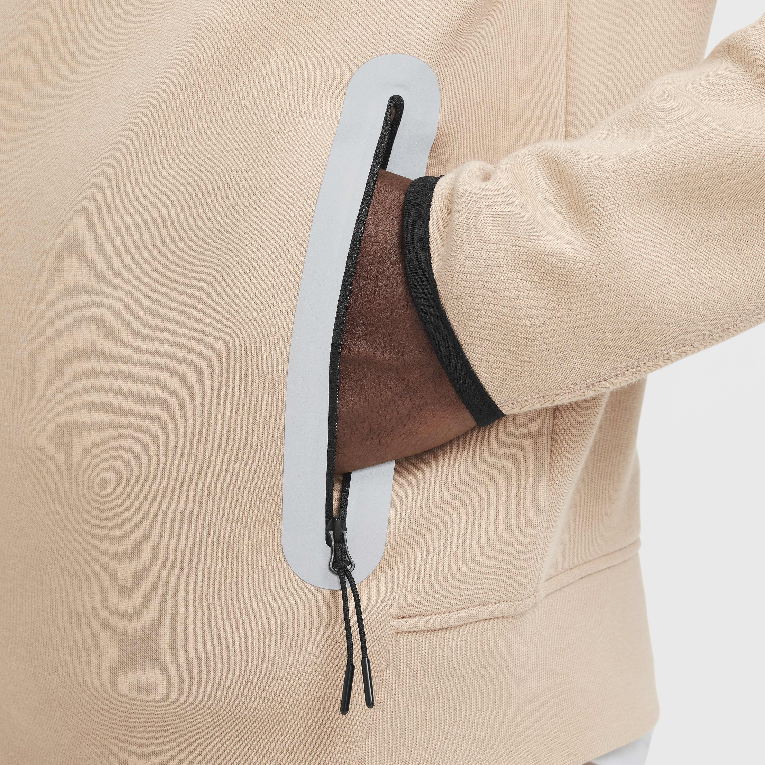 نايكي تك ويندرانر image number 4