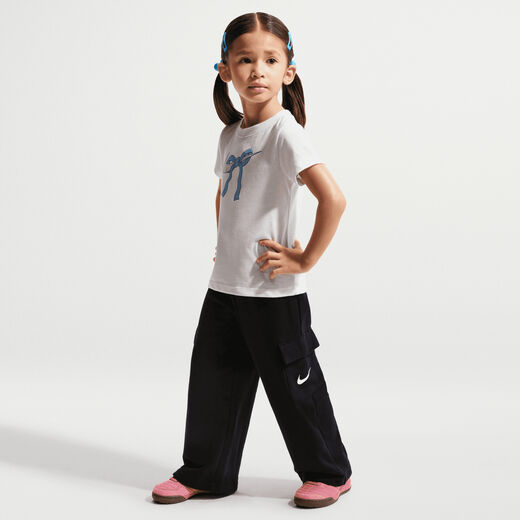 نايكي ايسنشالز