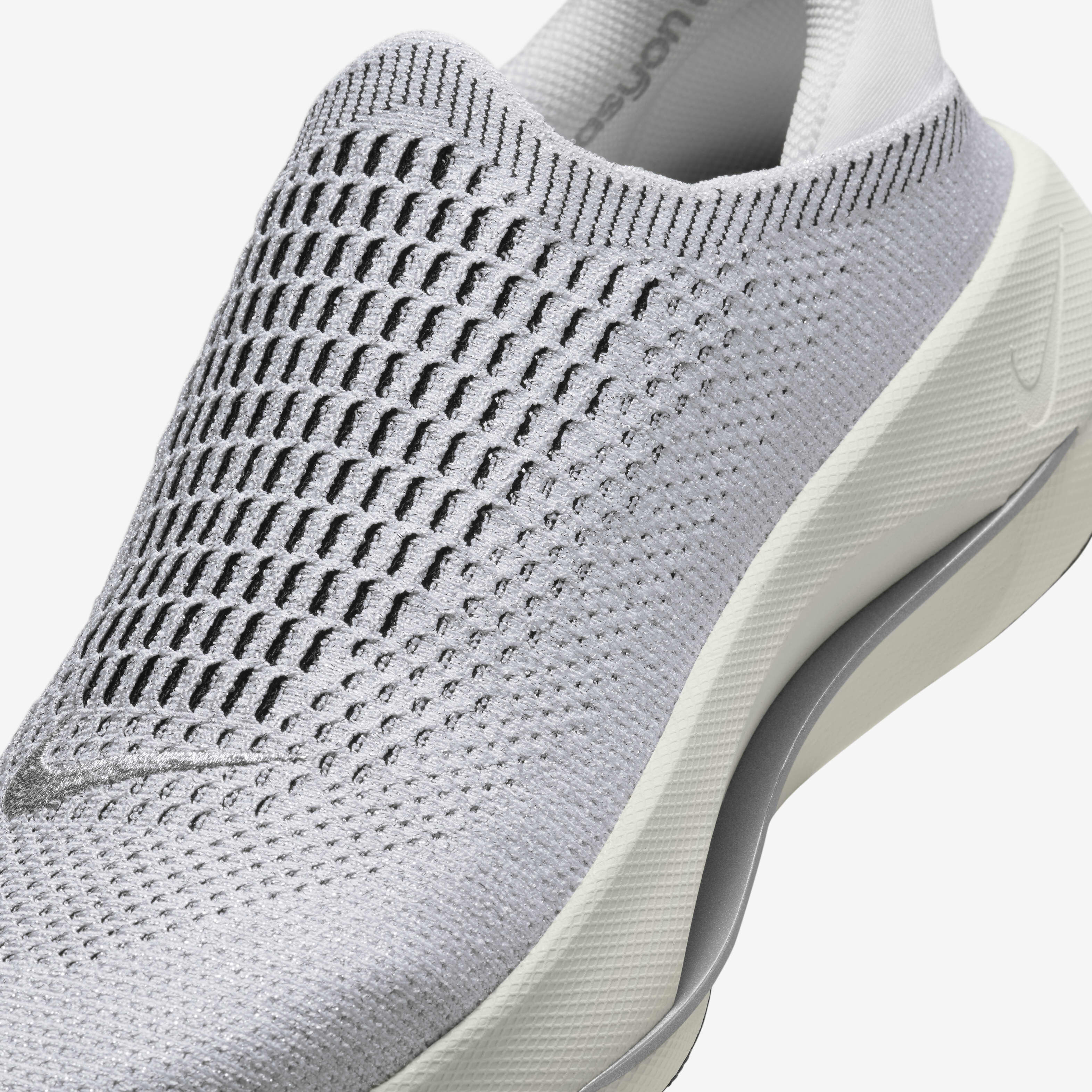 Buy Nike Reina EasyOn Premium Women s Shoes with Glitter Nike Saudi Official