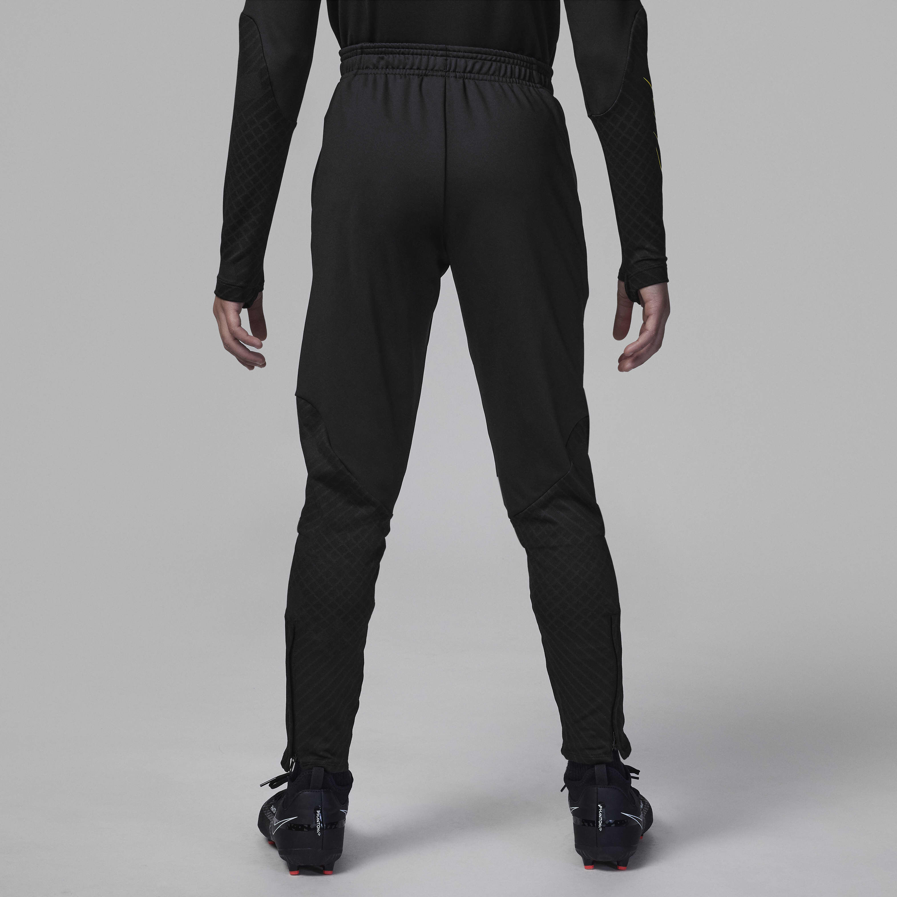 Paris Saint-Germain Strike image number 1