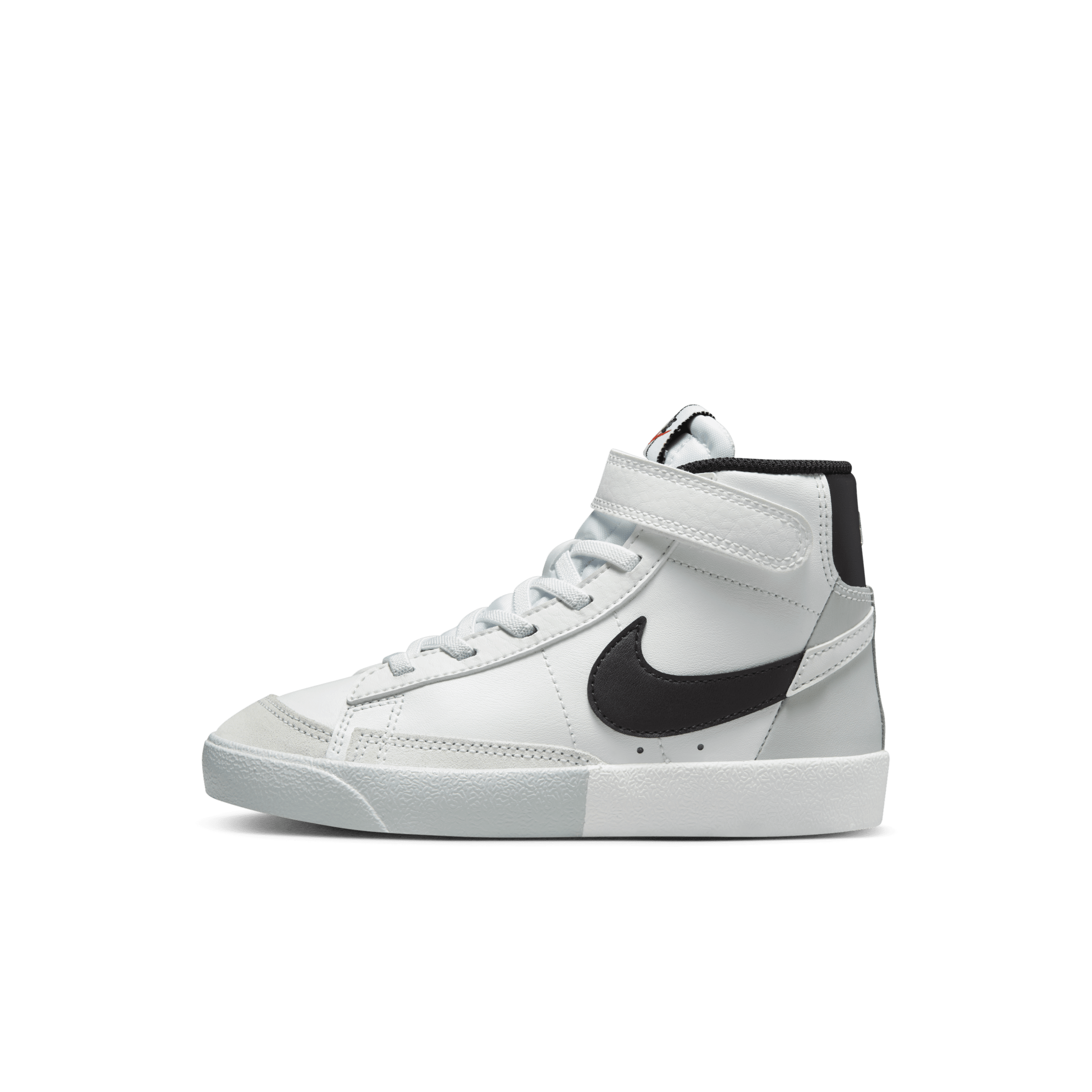 Shop Blazer Mid 77 SE Younger Kids Shoes Nike KSA