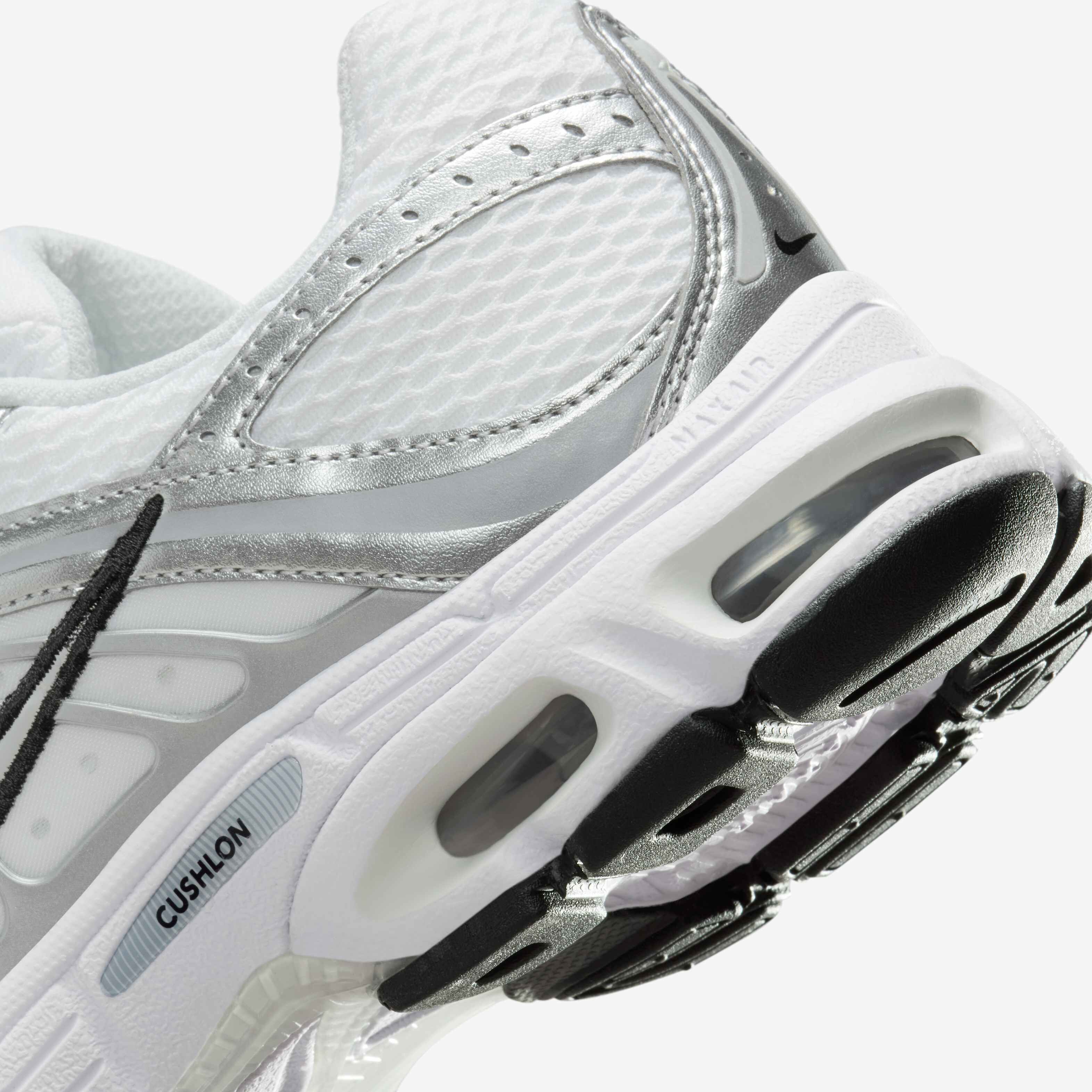 ◆正規品◆NIKE AIR MAX MOTO 2K(W)◆関税込◆男女共用◆人気◆ BUY Nike Air Max Moto 2K WMNS Black / Metallic Silver