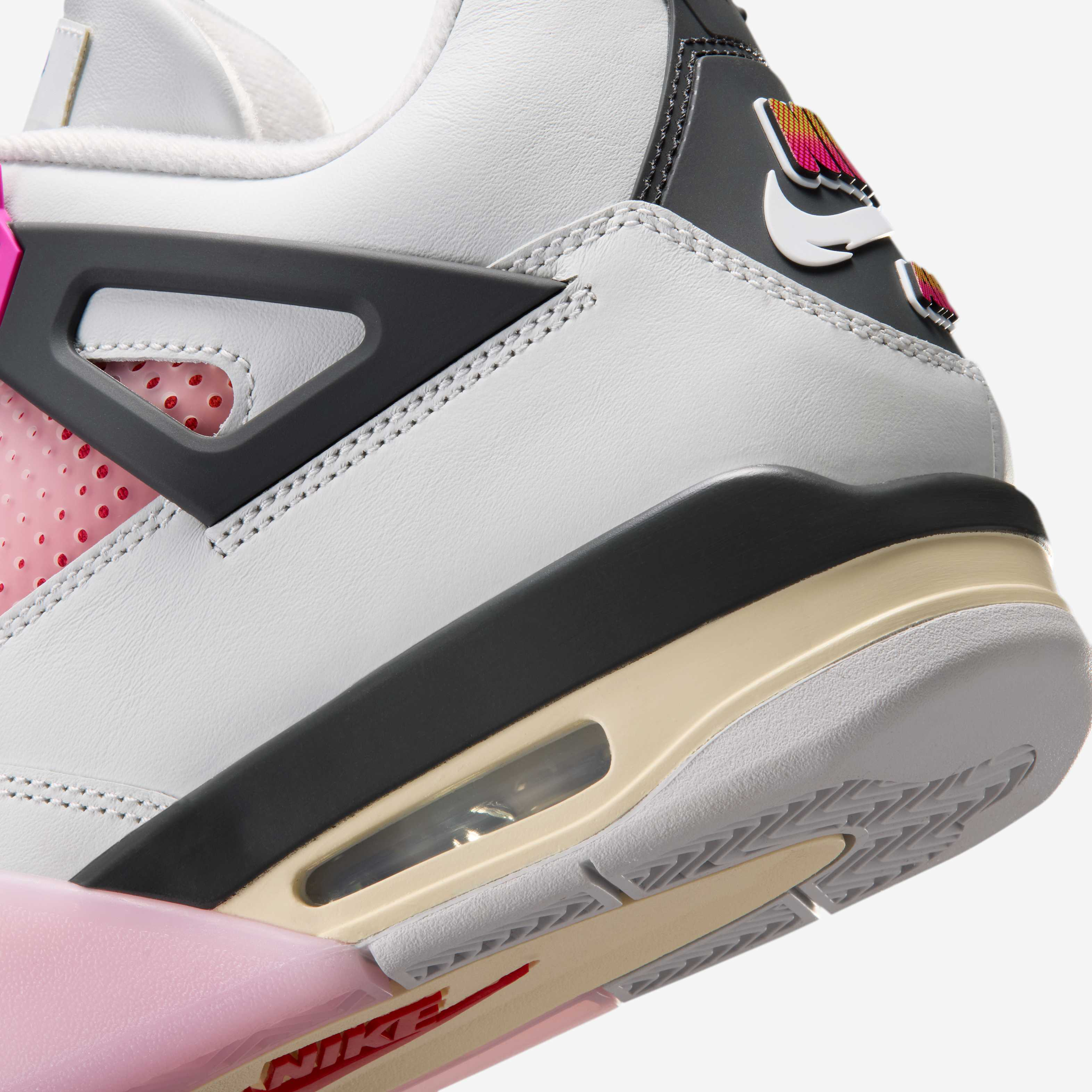 Air Jordan 4 Retro 'Comic'  image number 7