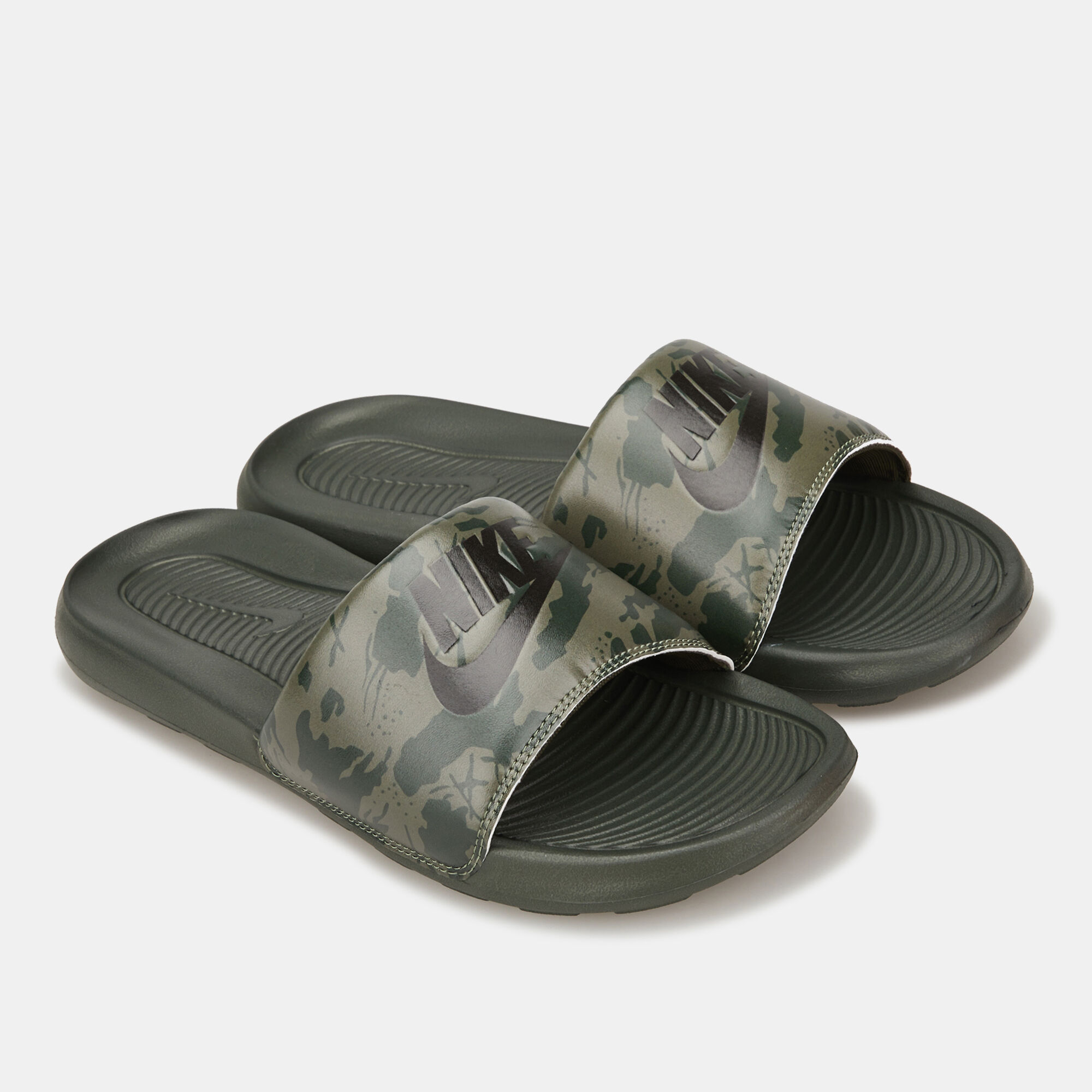 Nike flip flops camo top