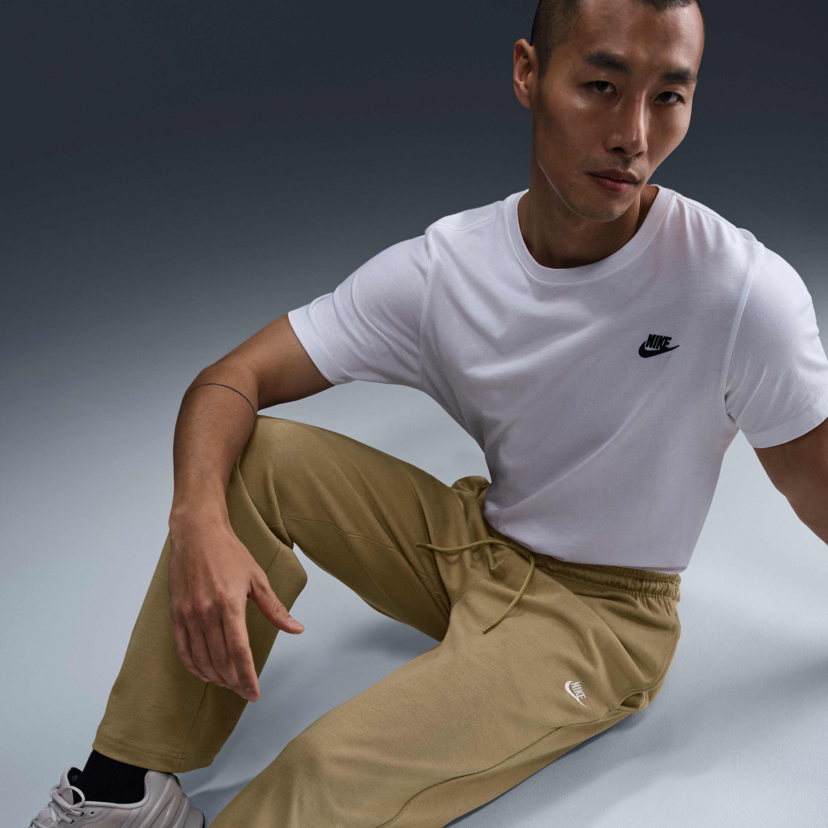 Nike Sportswear Club image number 4