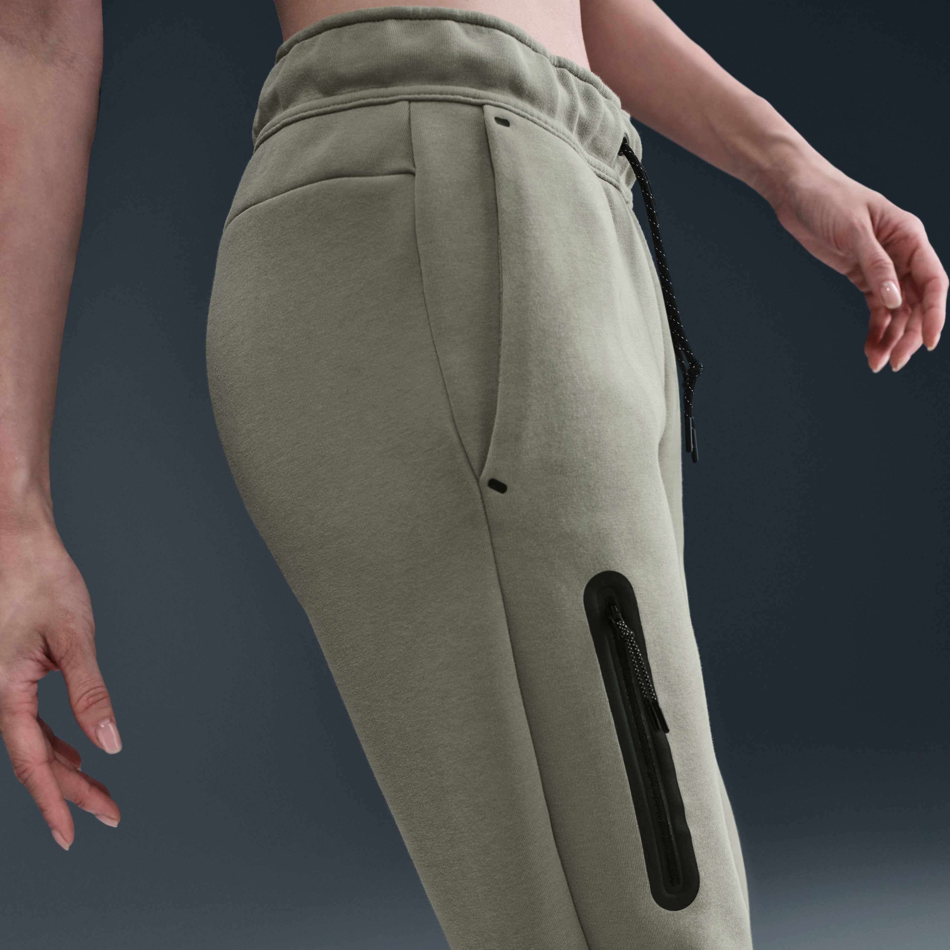 Nike Sportswear Tech Fleece image number 2