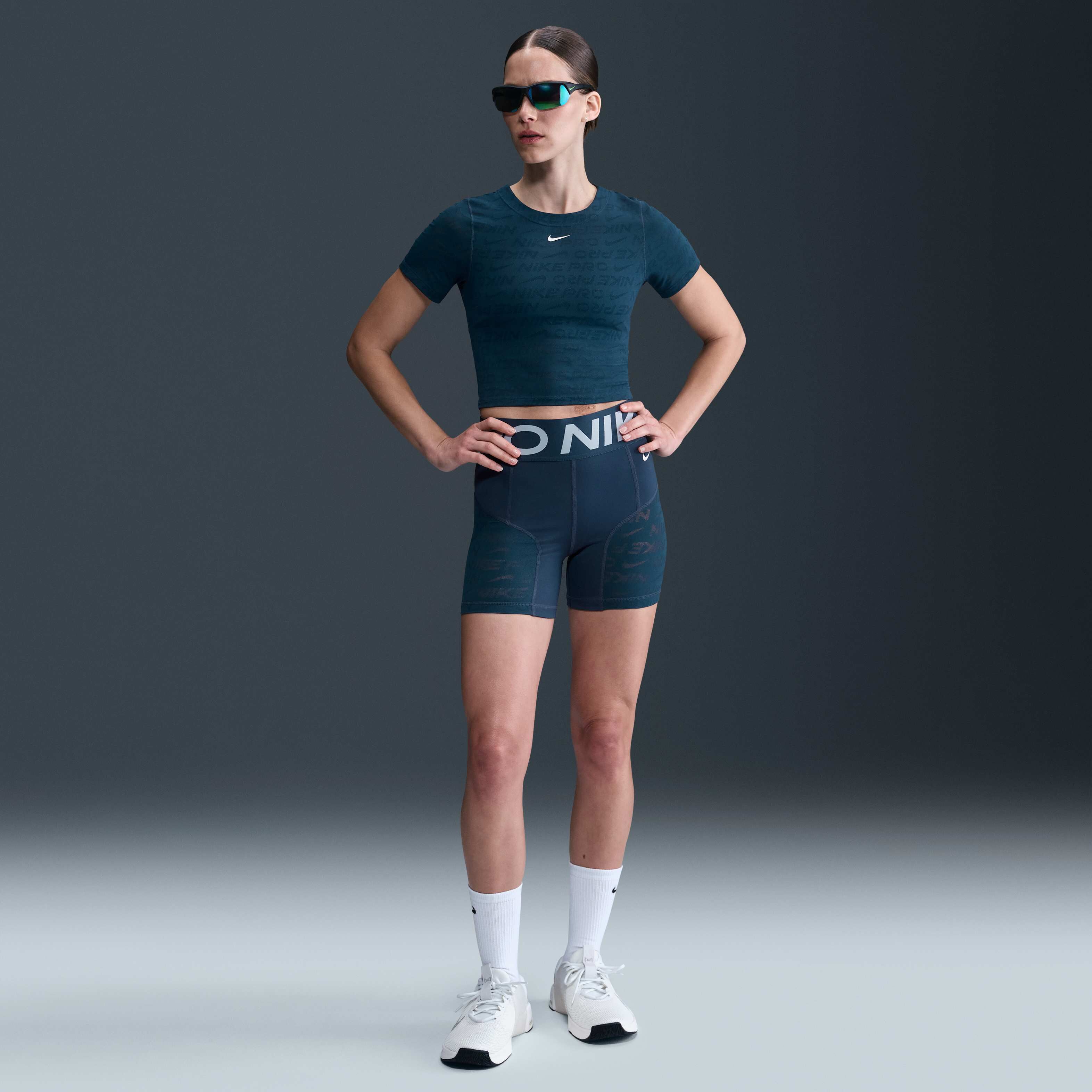 Nike Pro image number 3