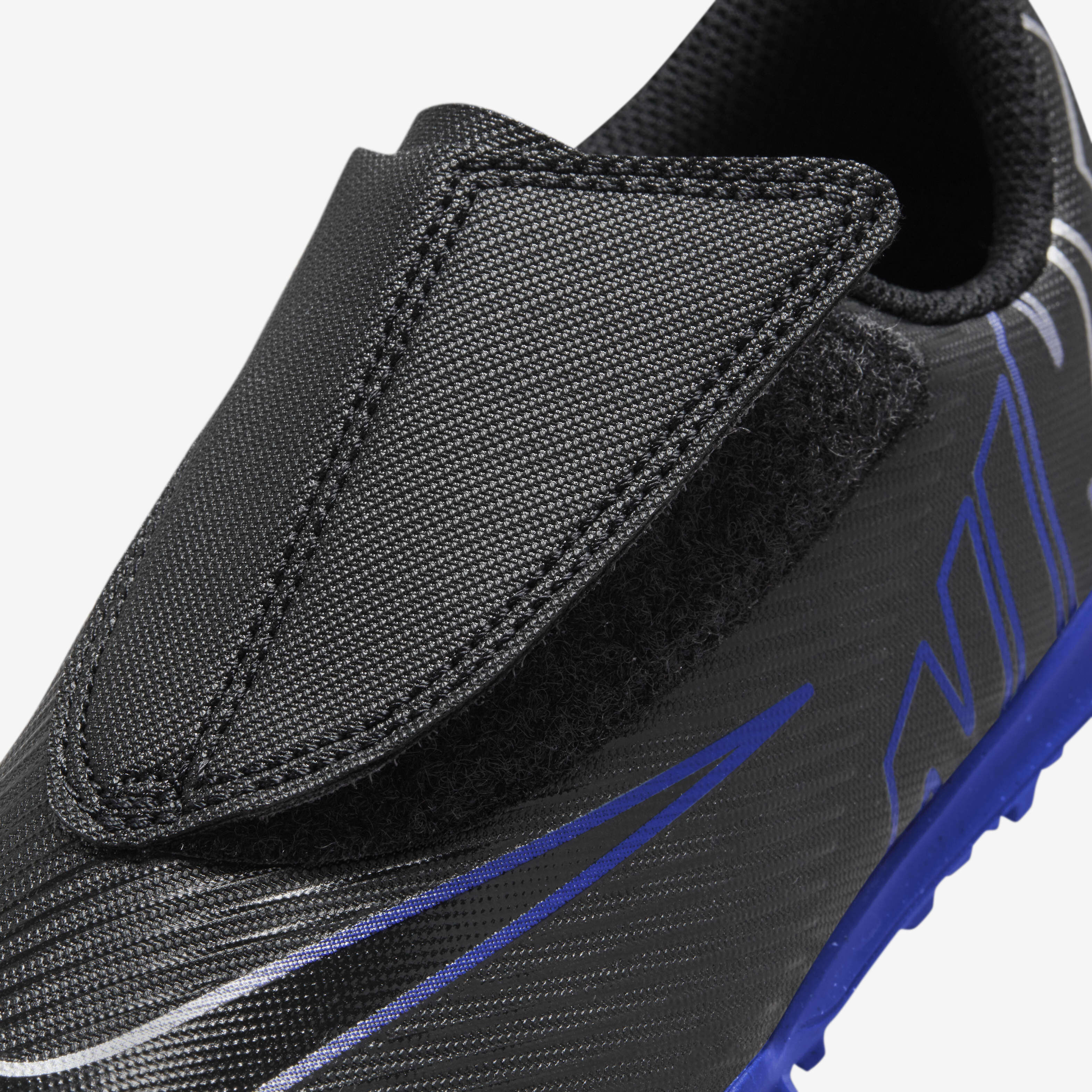 Buy Nike Jr. Mercurial Vapor 15 Club Younger Kids Turf Low Top Football Shoes Nike Saudi Official