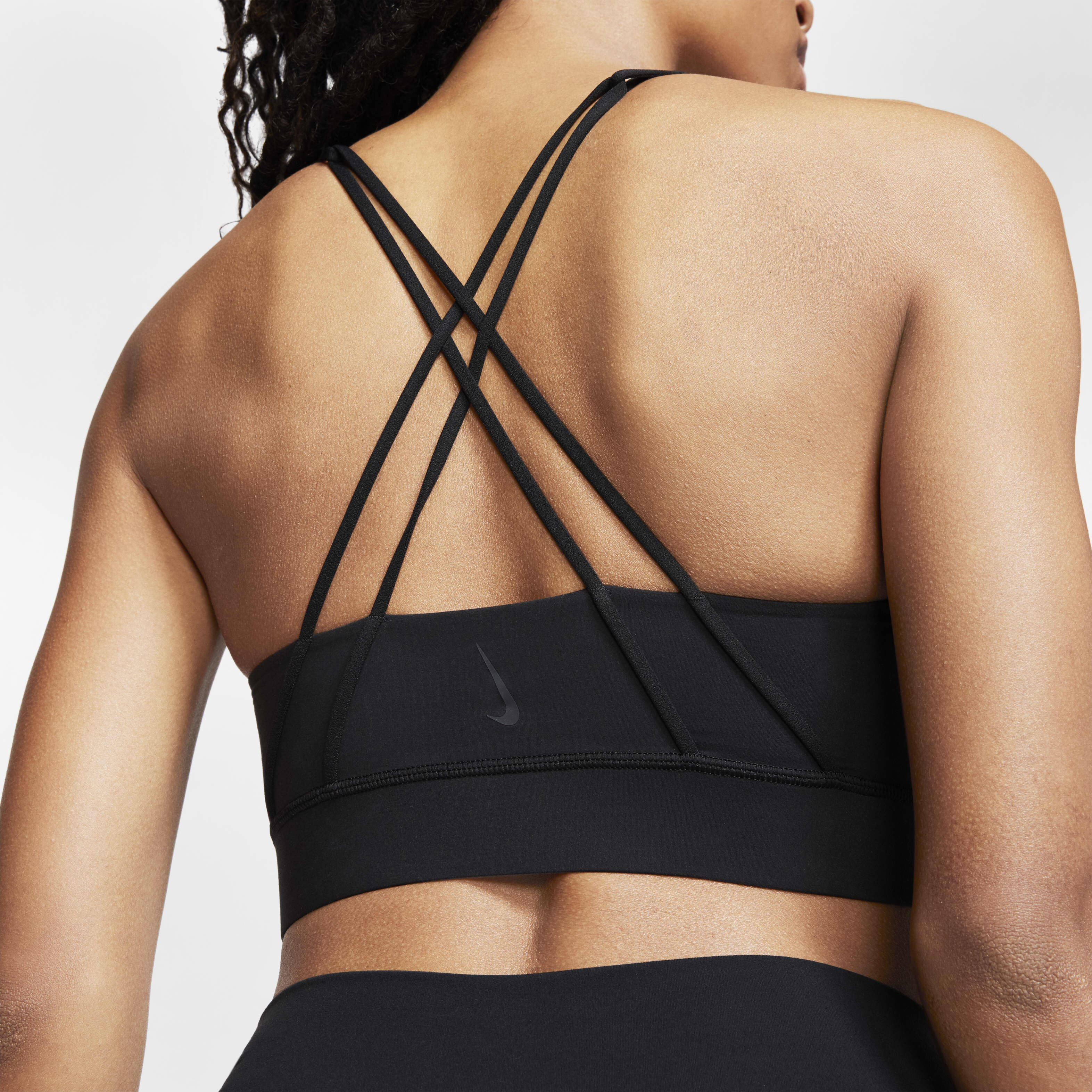 نايكي سووش image number 3