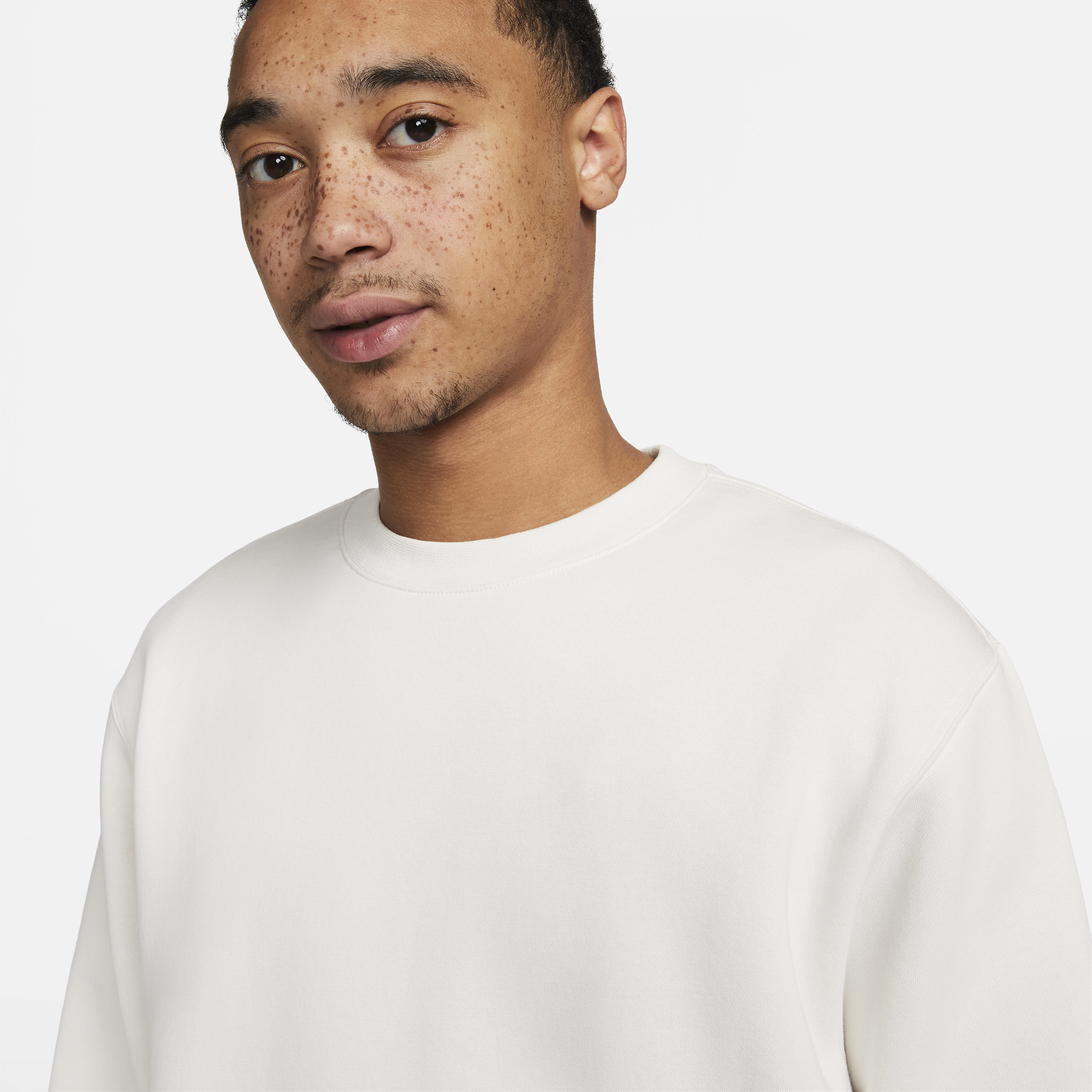 Shop Club Fleece Men s Brushed Back Crew Nike KSA