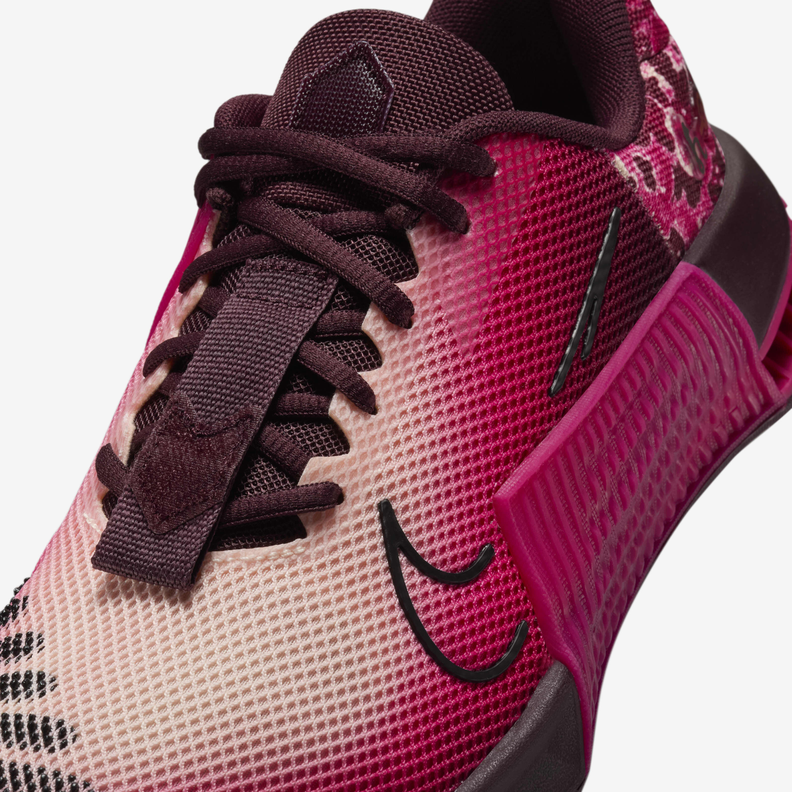 Nike metcon black and pink sales
