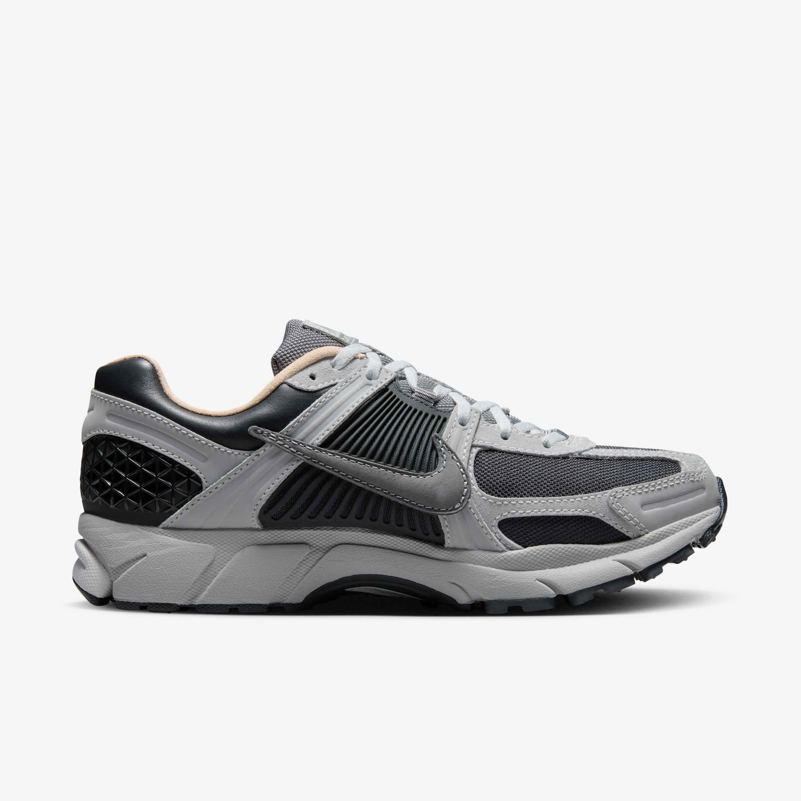 Nike Zoom Vomero 5 image number 2