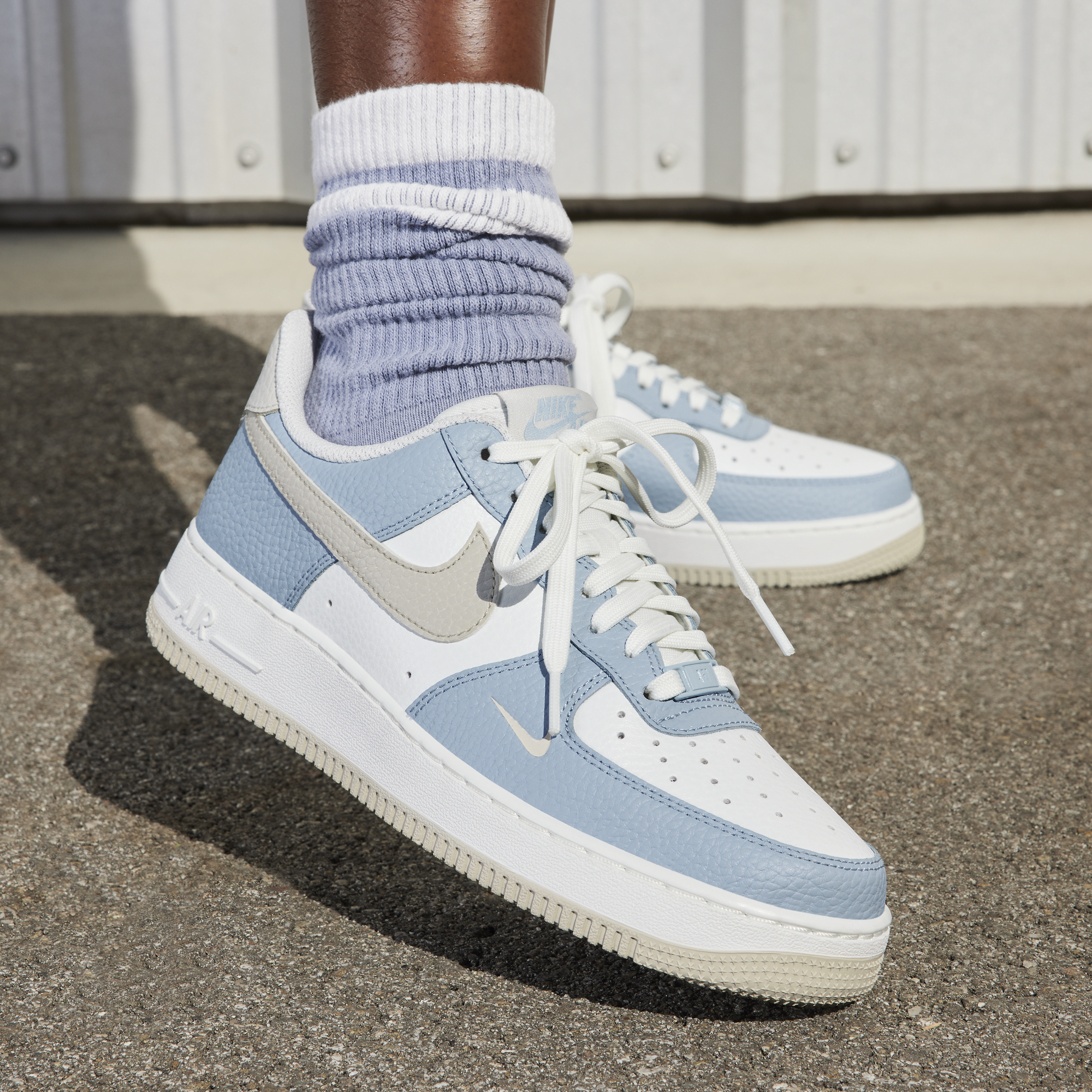 Nike air force 1 07 light silver black shop white f