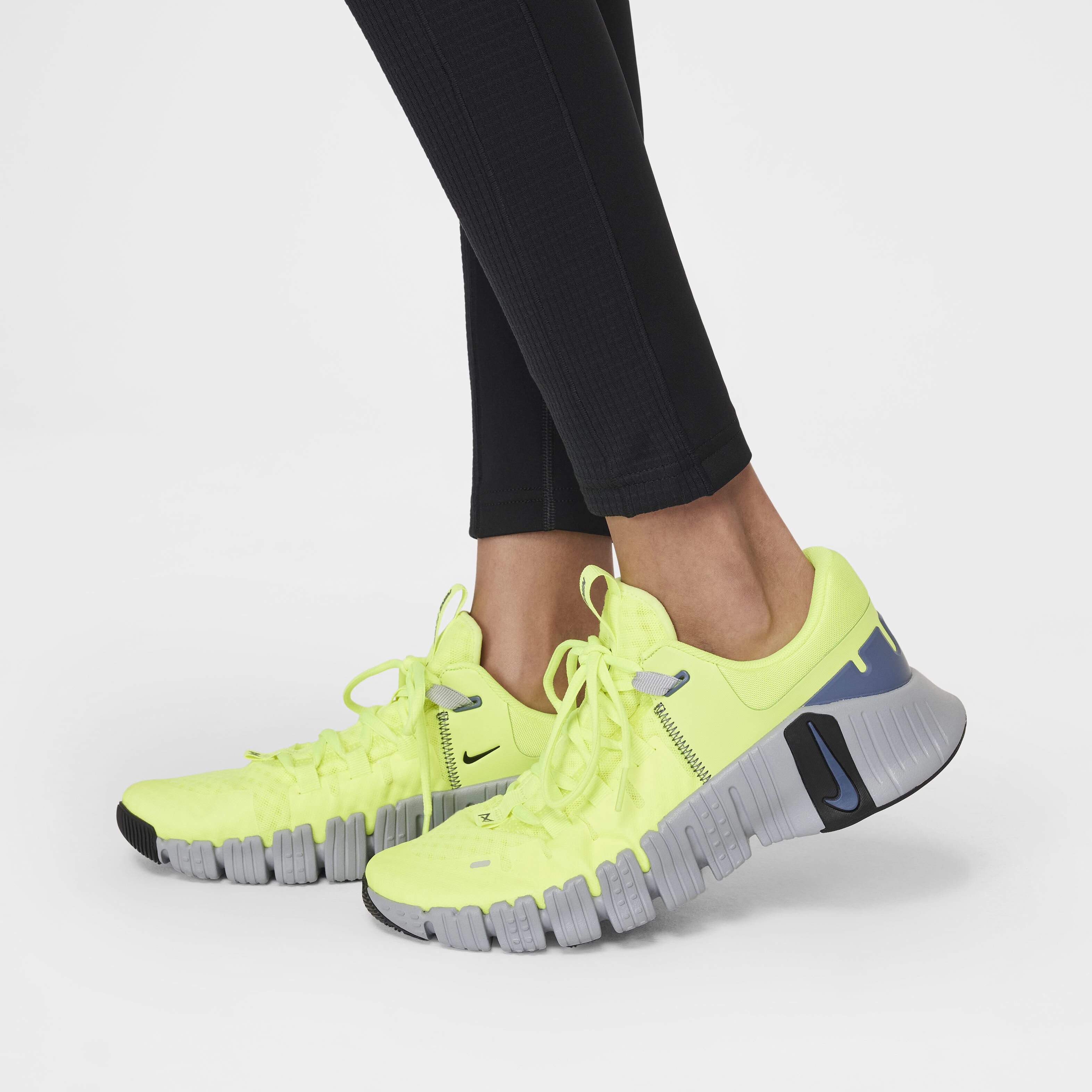 Nike Pro image number 5