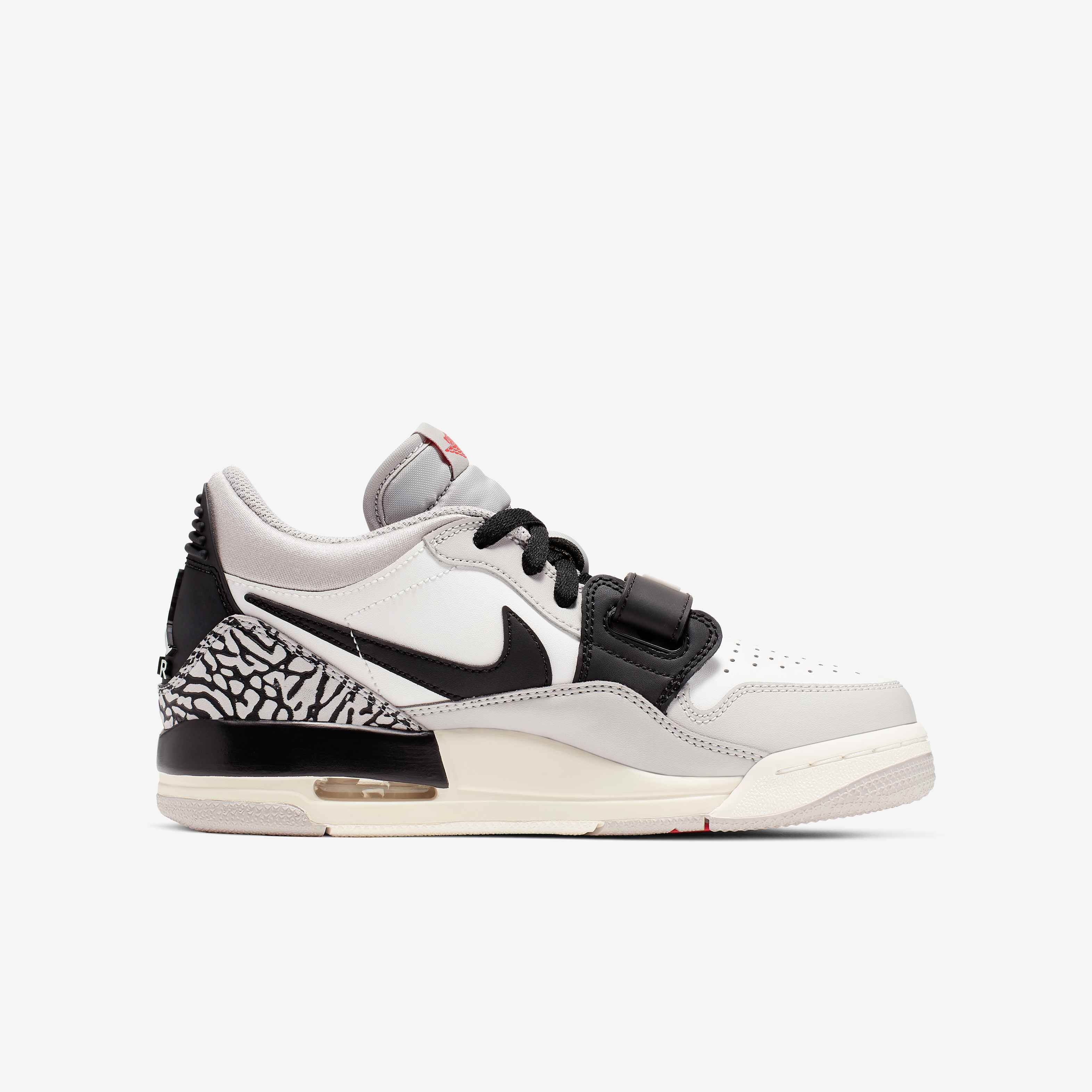 こと  Adidas x Ninja ZX Torsion 