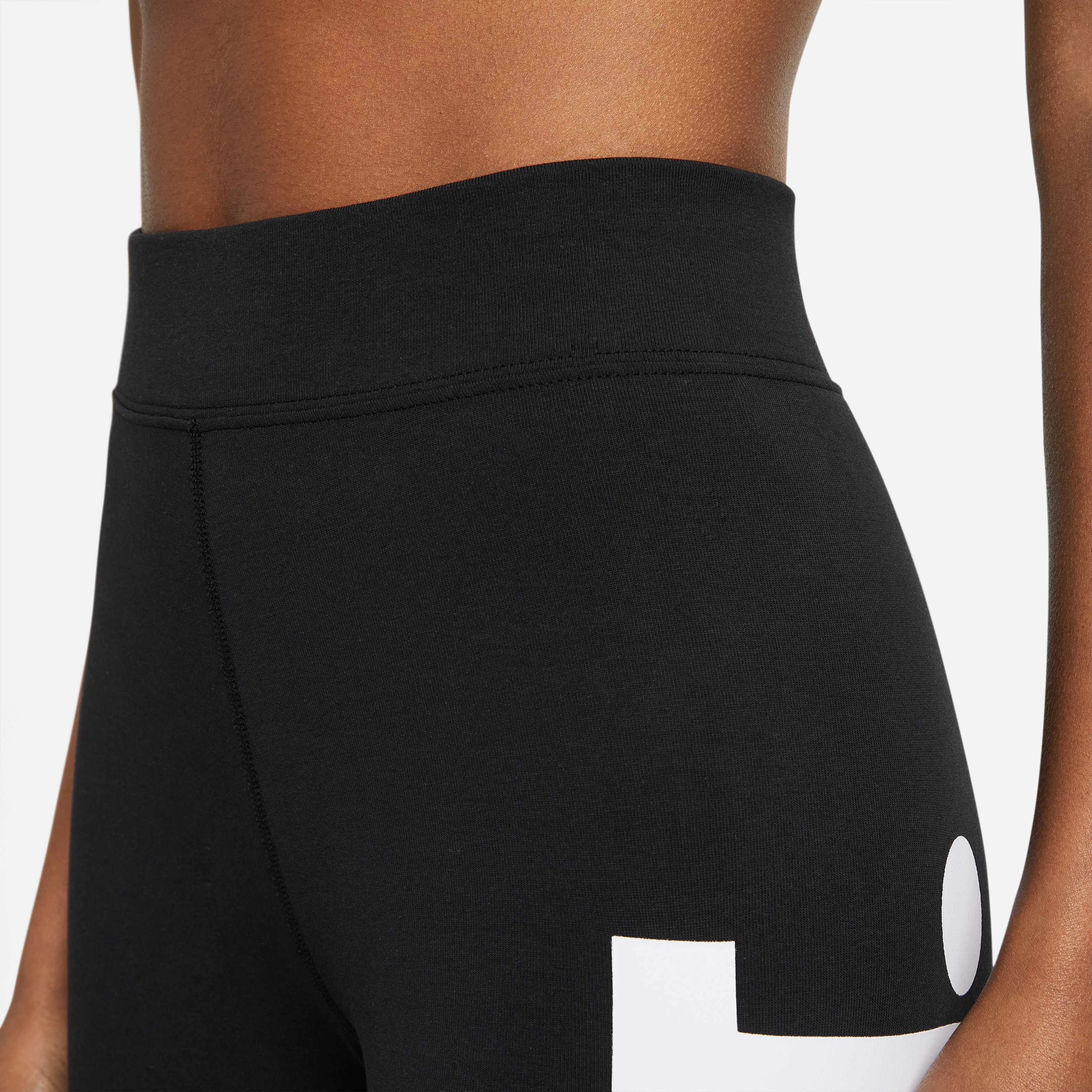 Nike Sportswear Essential image number 3