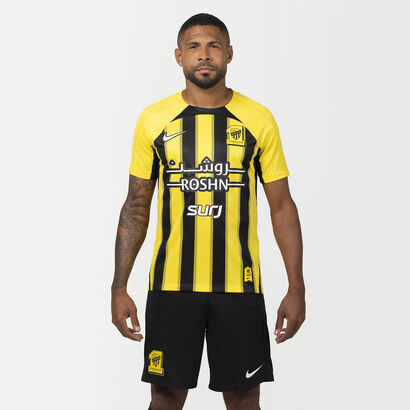 Shop Nike Men's Clothing on Sale in KSA - Discounted Clothing