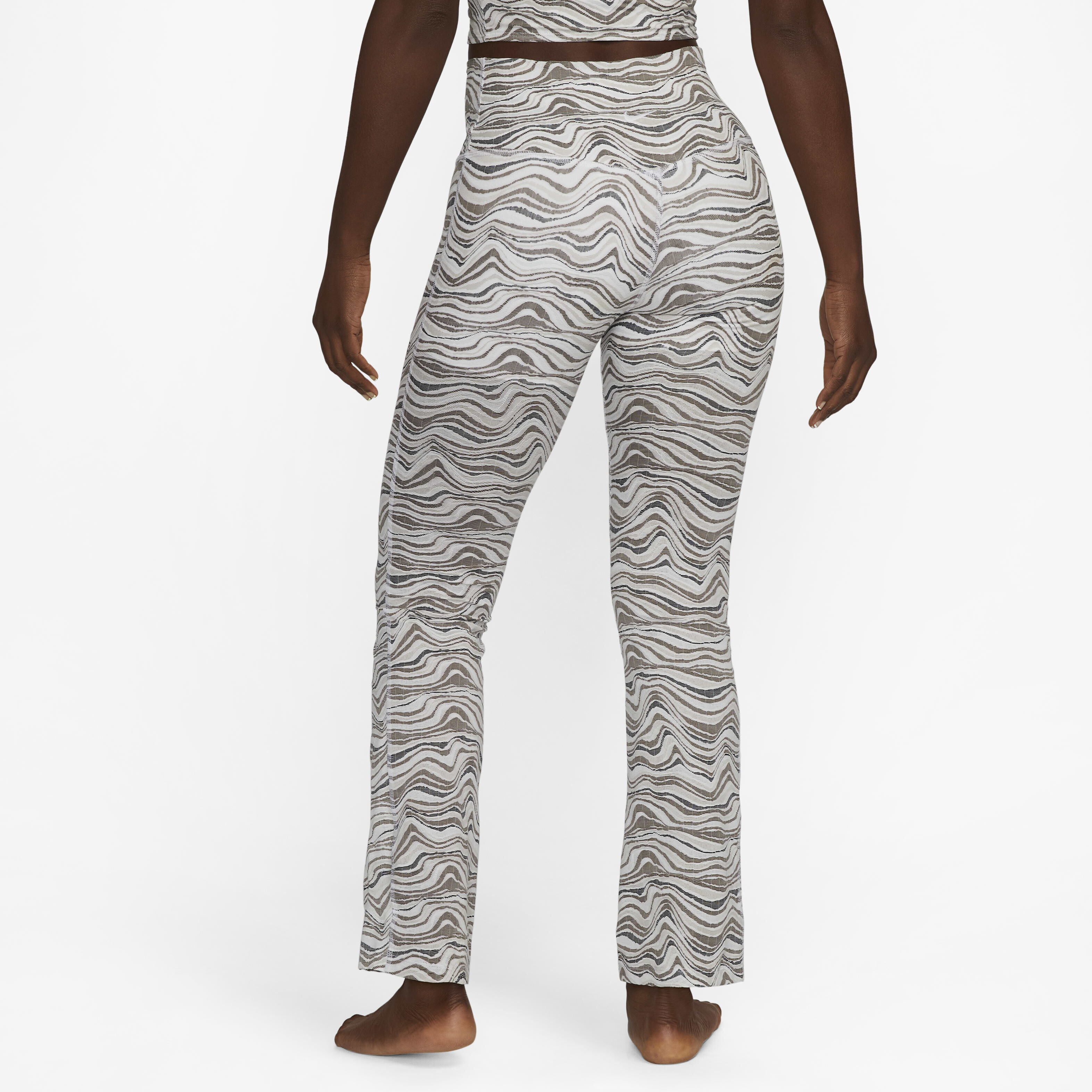 نايكي يوغا لوكس image number 1