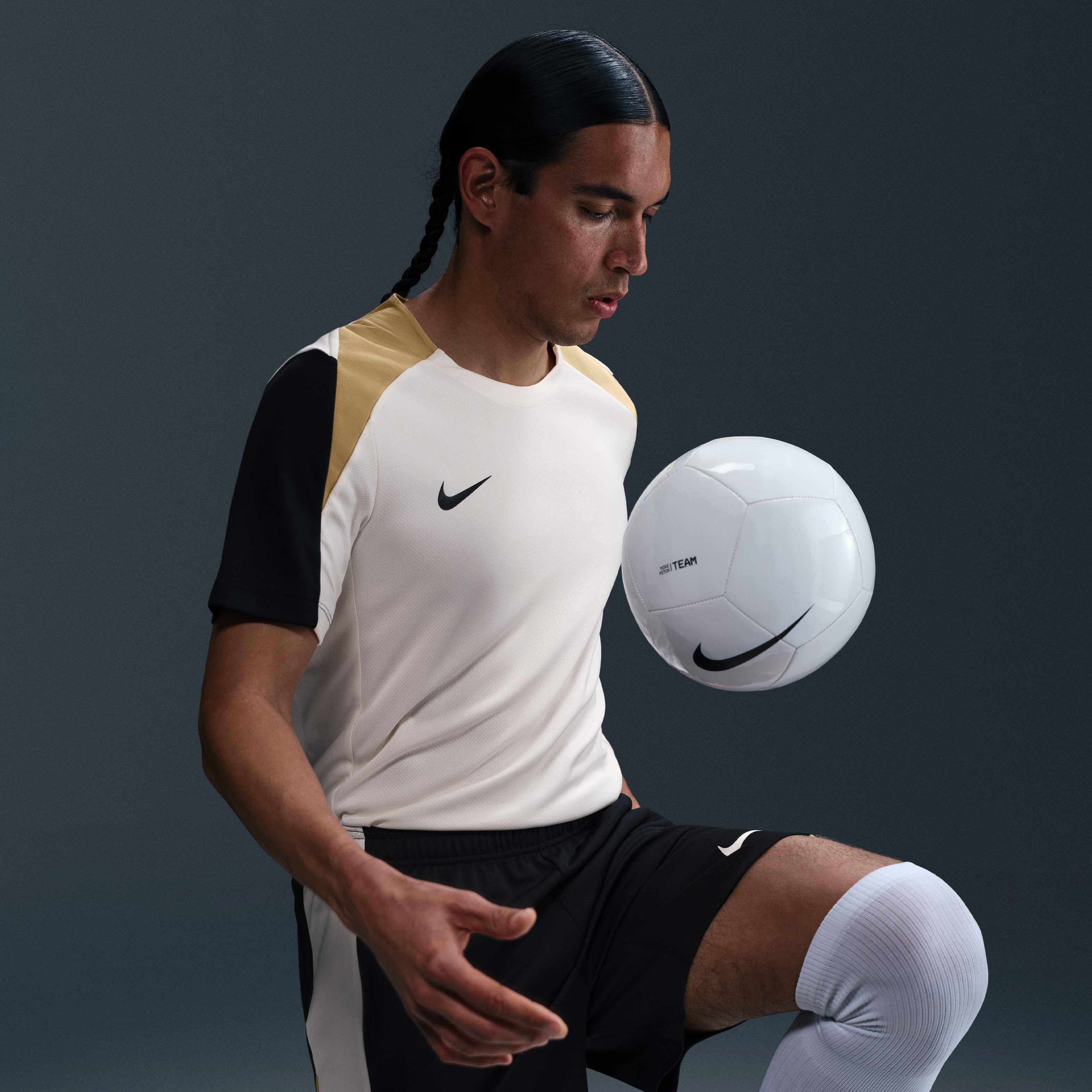 Nike Strike image number 2