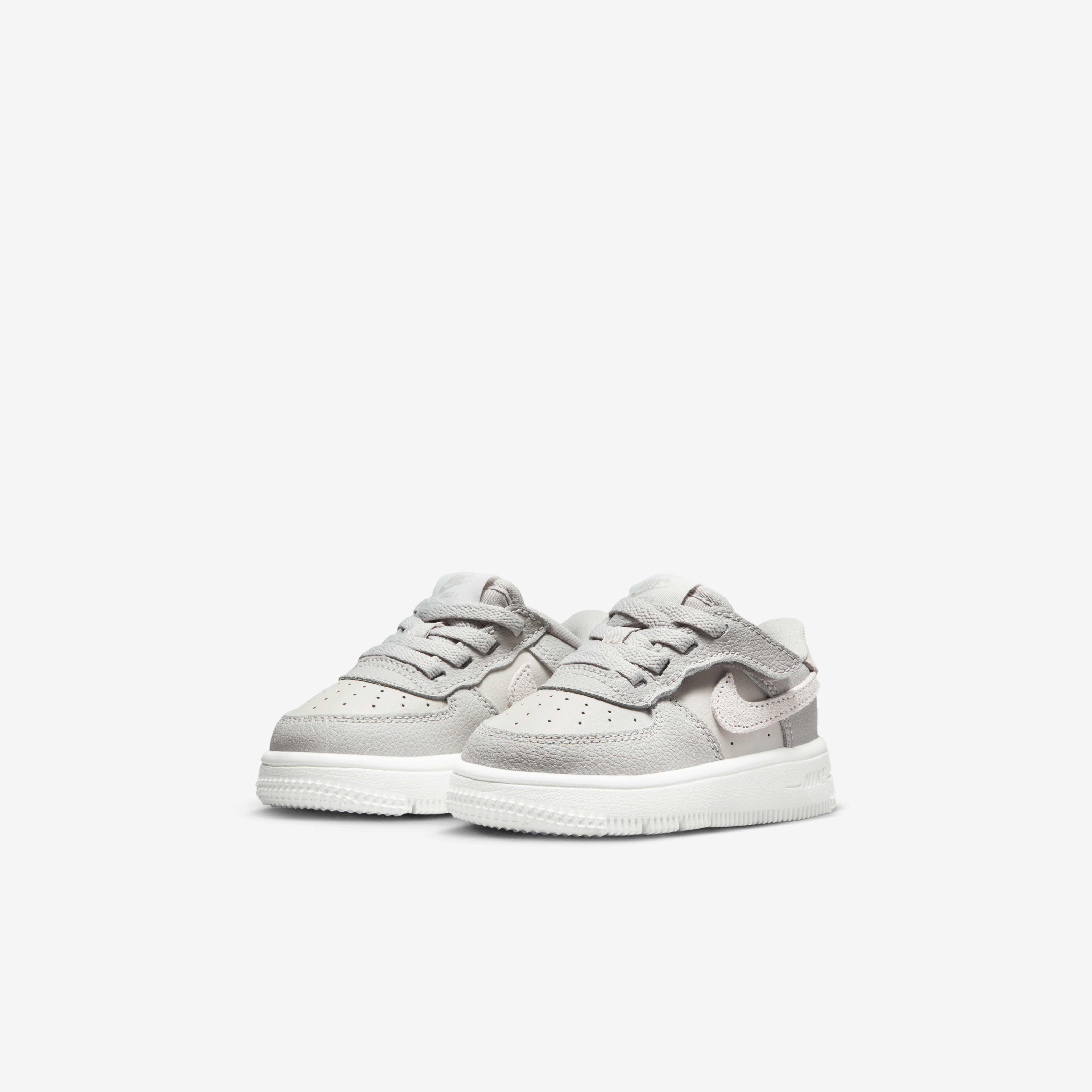 Nike Force 1 Low LV8 EasyOn image number 4