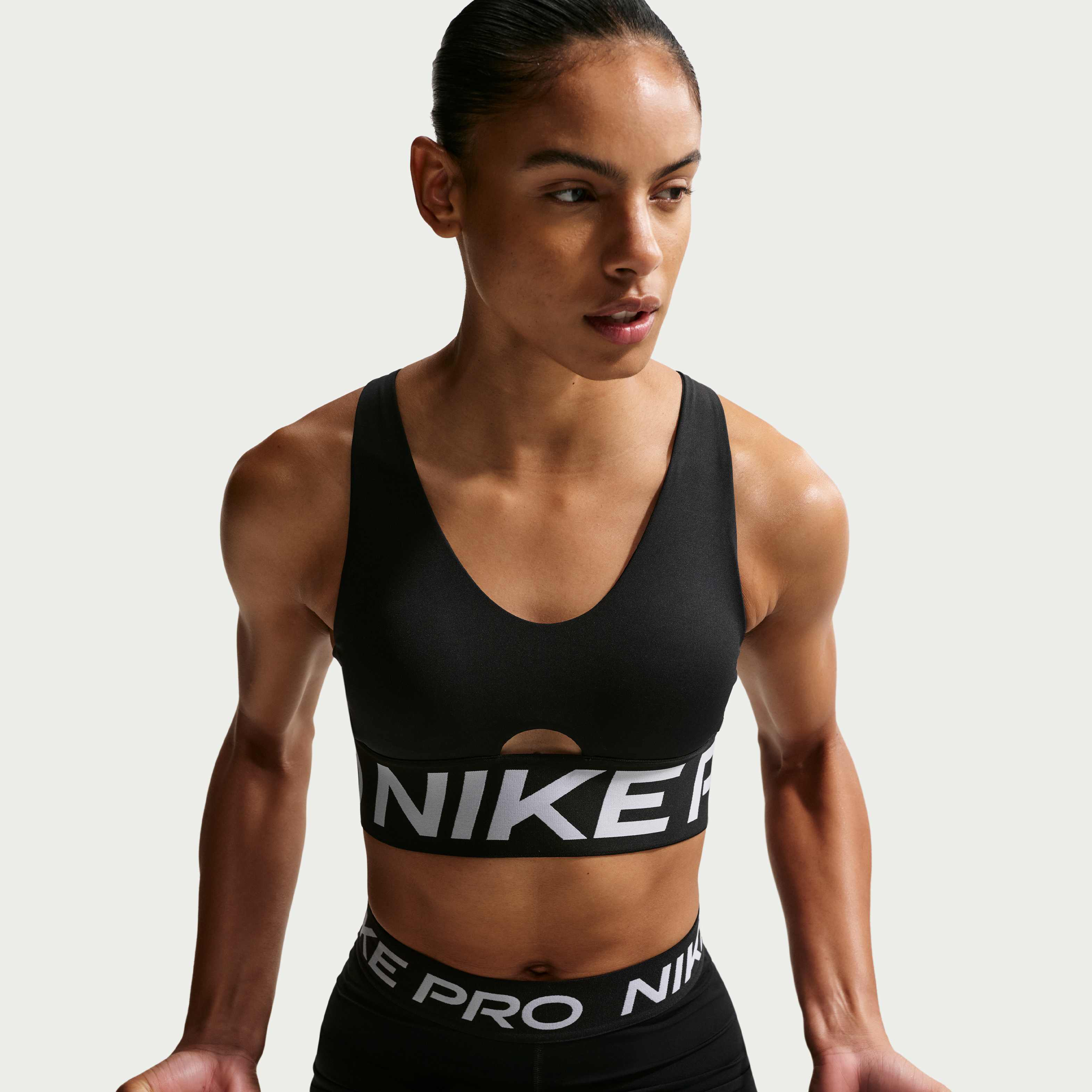 Nike Pro Indy Plunge image number 2