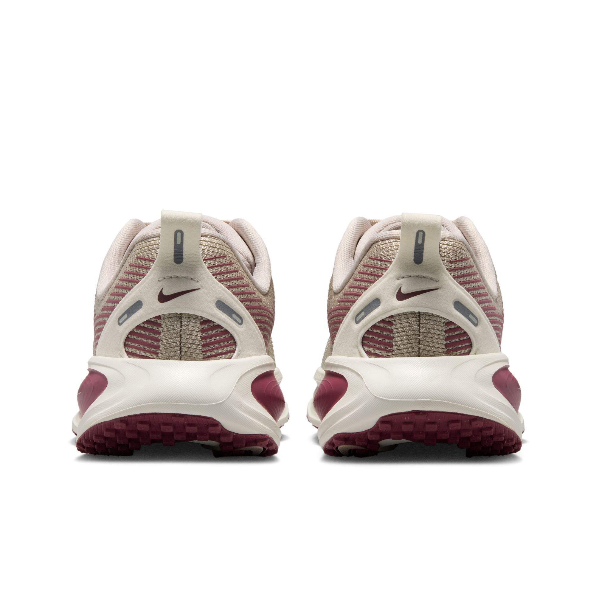 Nike Vomero 18 image number 1