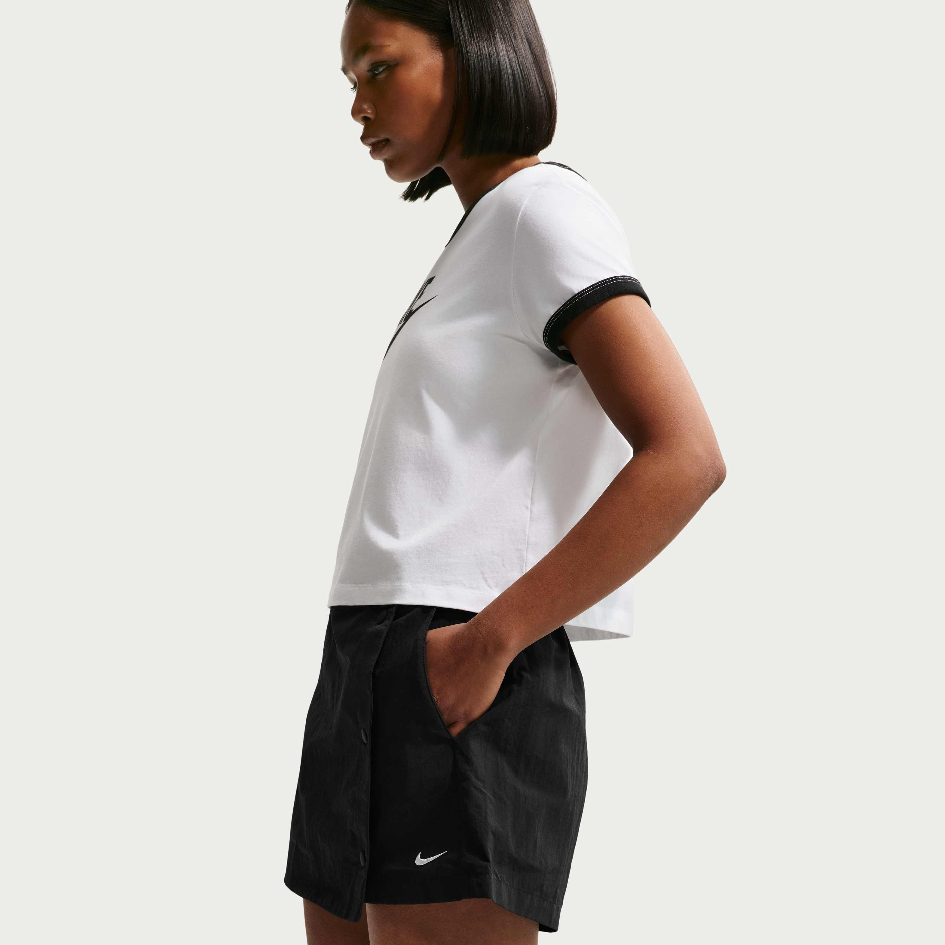 Nike Sportswear Essential image number 3