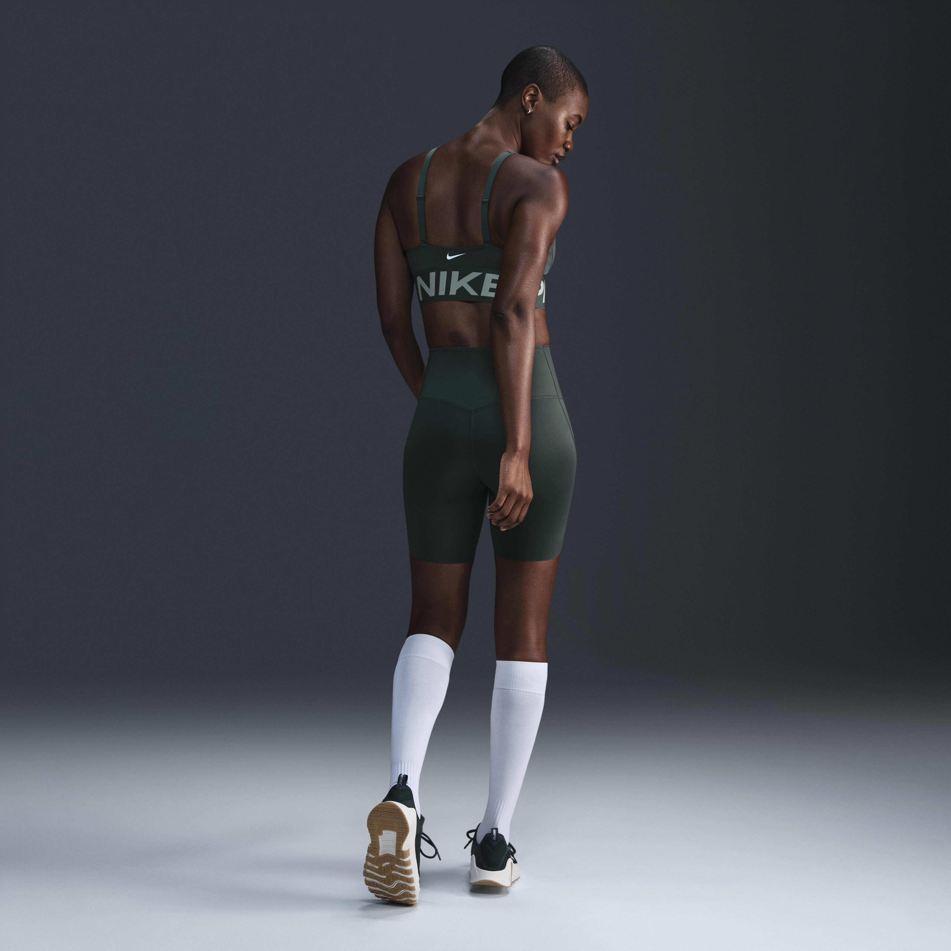Nike Pro Indy Plunge image number 4