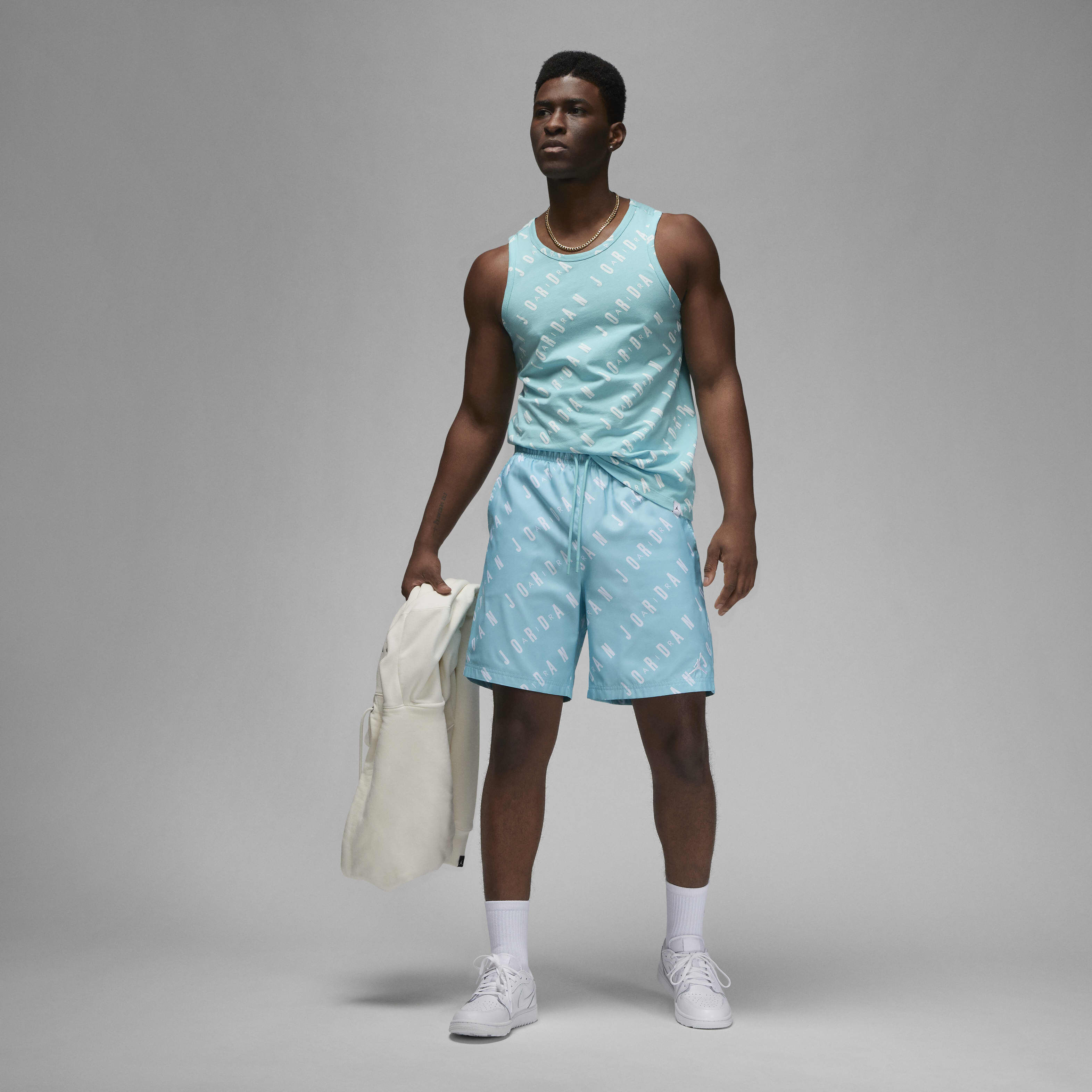 Jordan Essentials image number 4