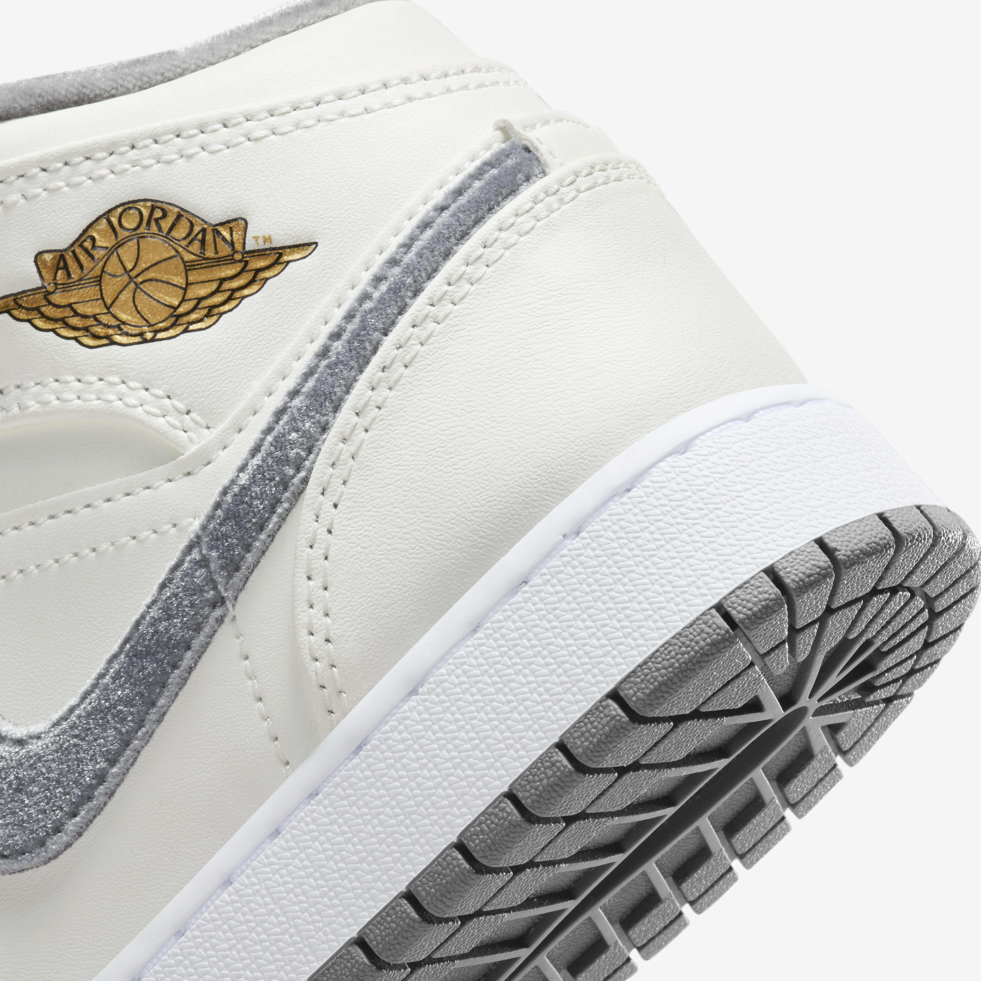 Air Jordan 1 Mid SE image number 7