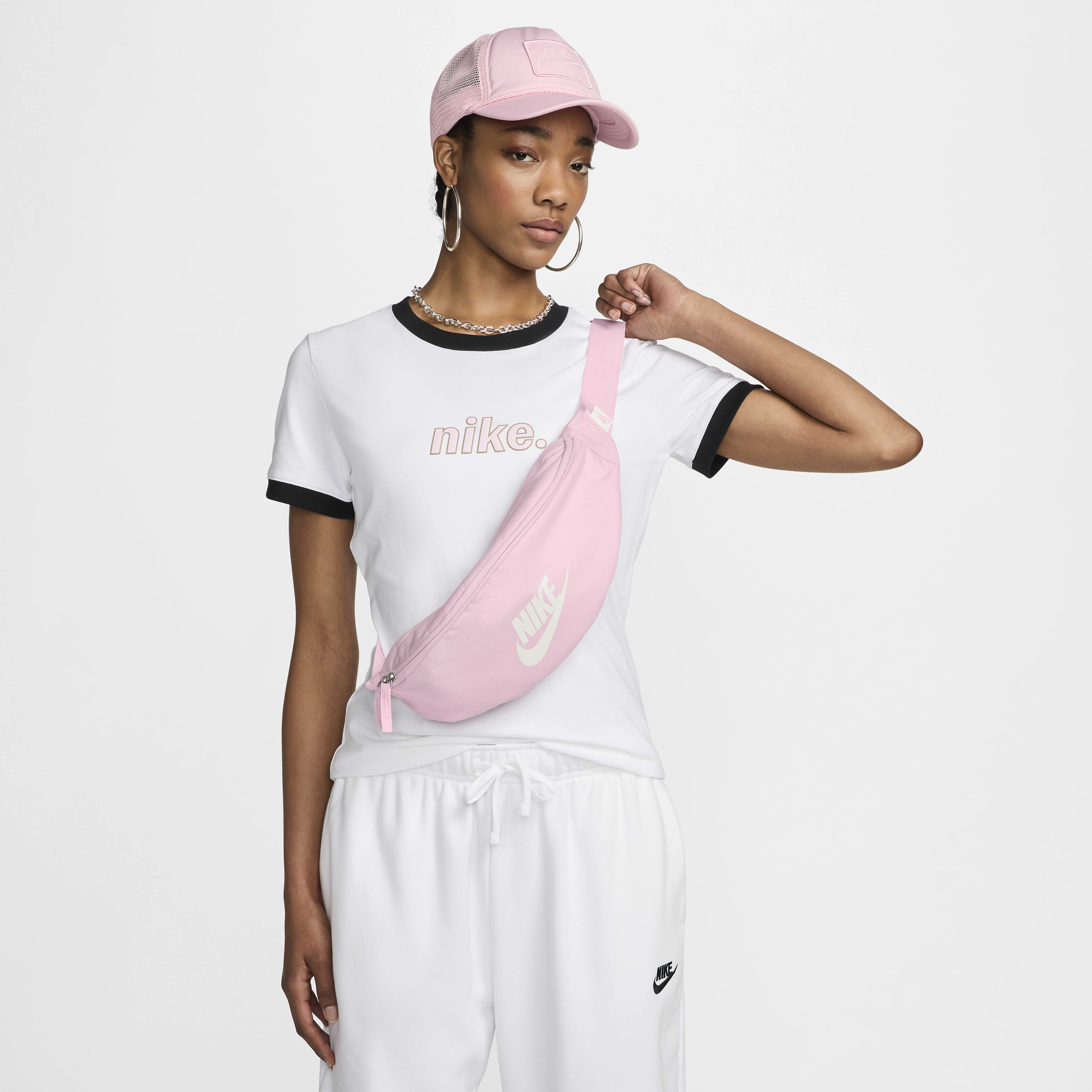 نايكي هيرتج image number 0