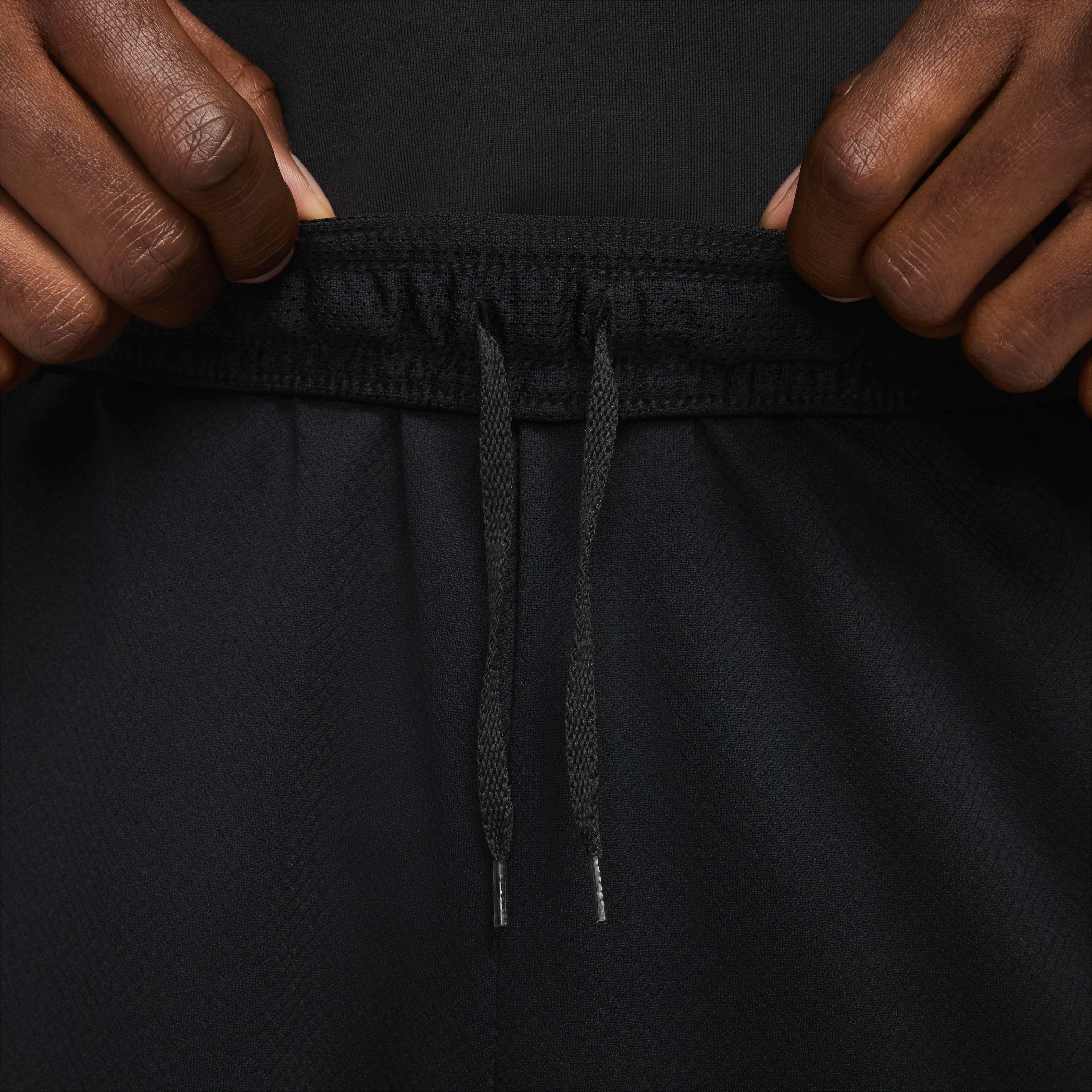 Liverpool F.C. Strike Special Edition image number 3