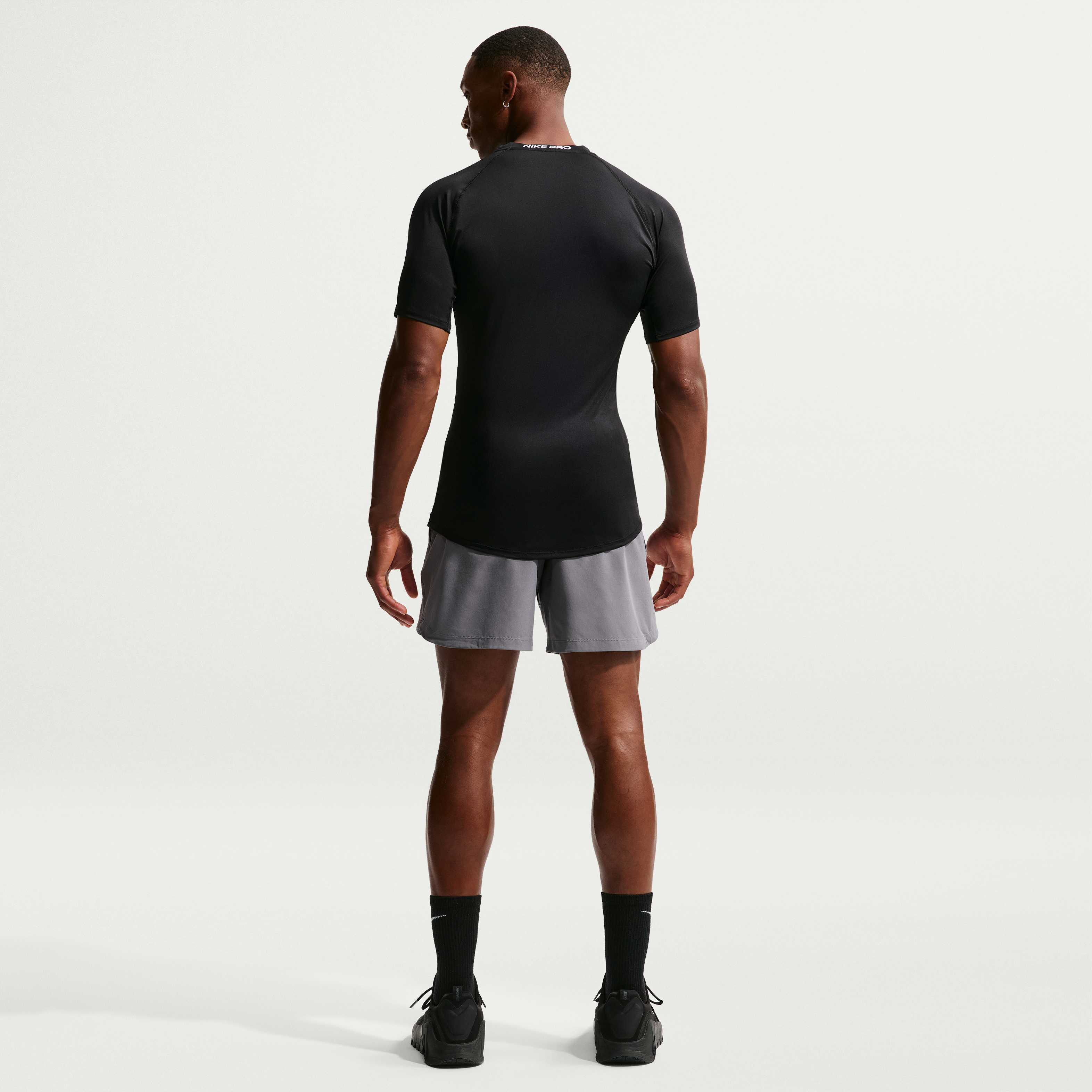 Nike Pro image number 4