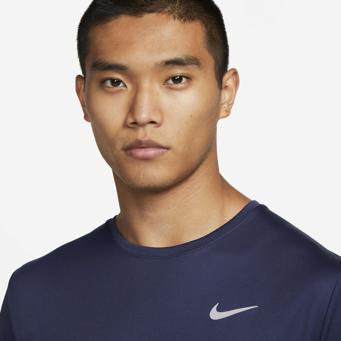 Nike Dri-FIT Miler Run Division image number 2 Nike Dri-FIT Miler Run Division image number 2