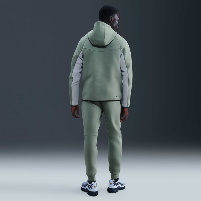 Nike Tech image number 4 Nike Tech image number 4