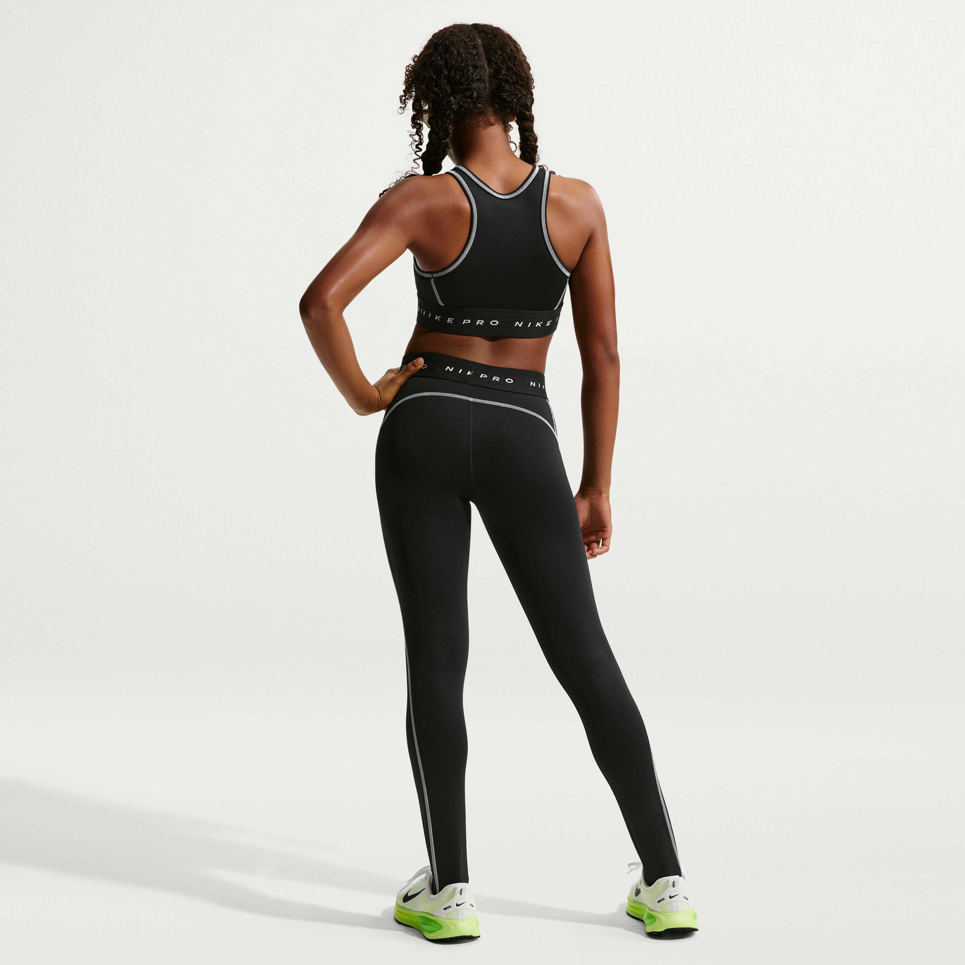 Nike Pro image number 4