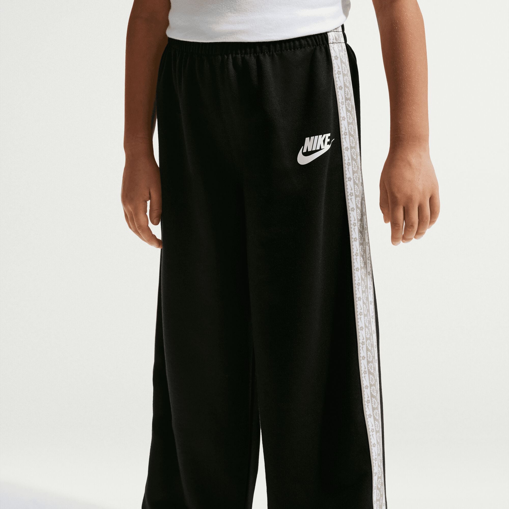 Nike Retro Remix image number 4