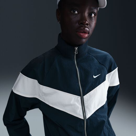 Nike windrunner women's black sales